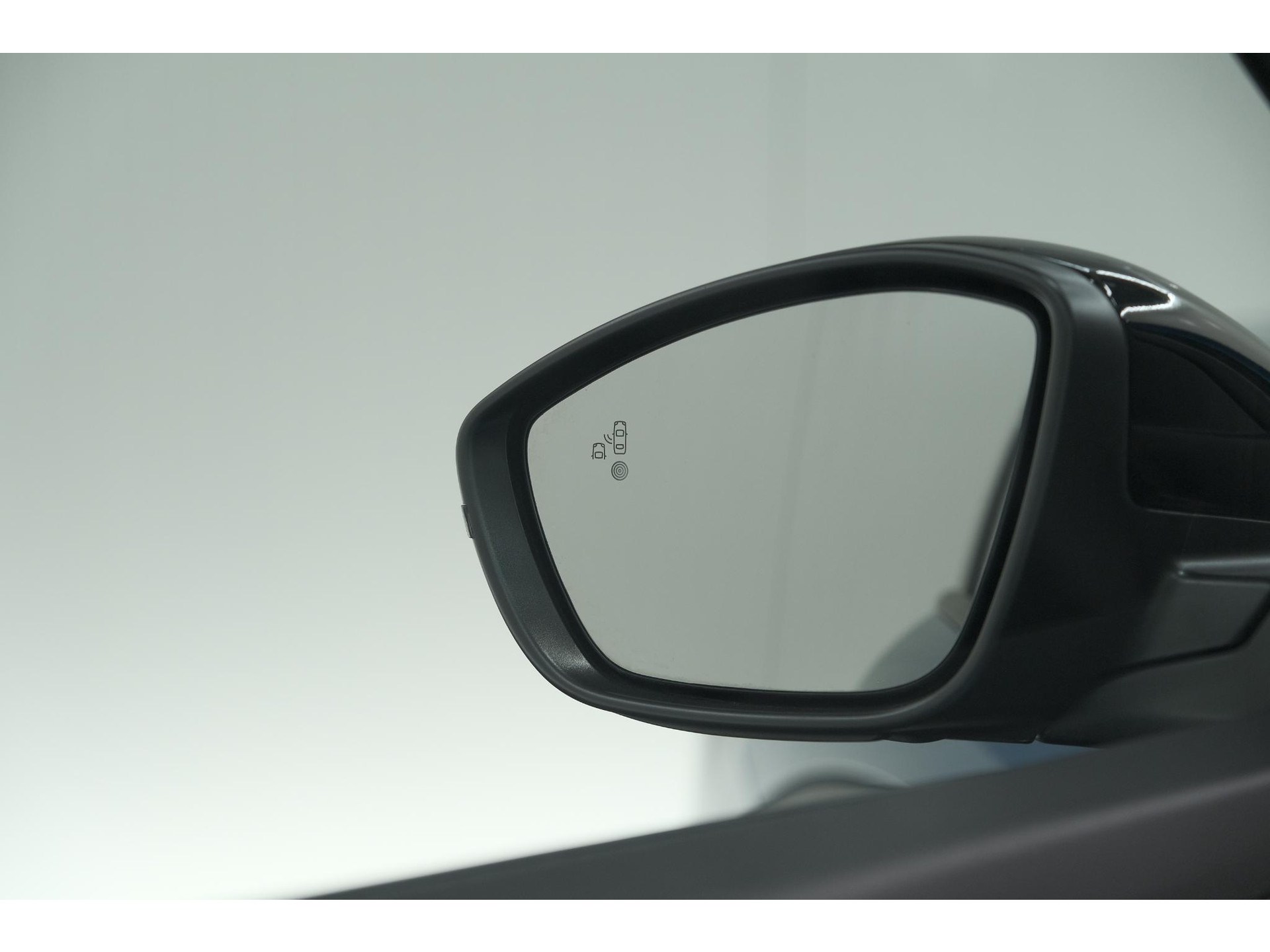 Peugeot 2008 1.2 Hybrid 145 Allure | 360 Camera | Adaptieve Cruise Control | Dodehoekdetectie