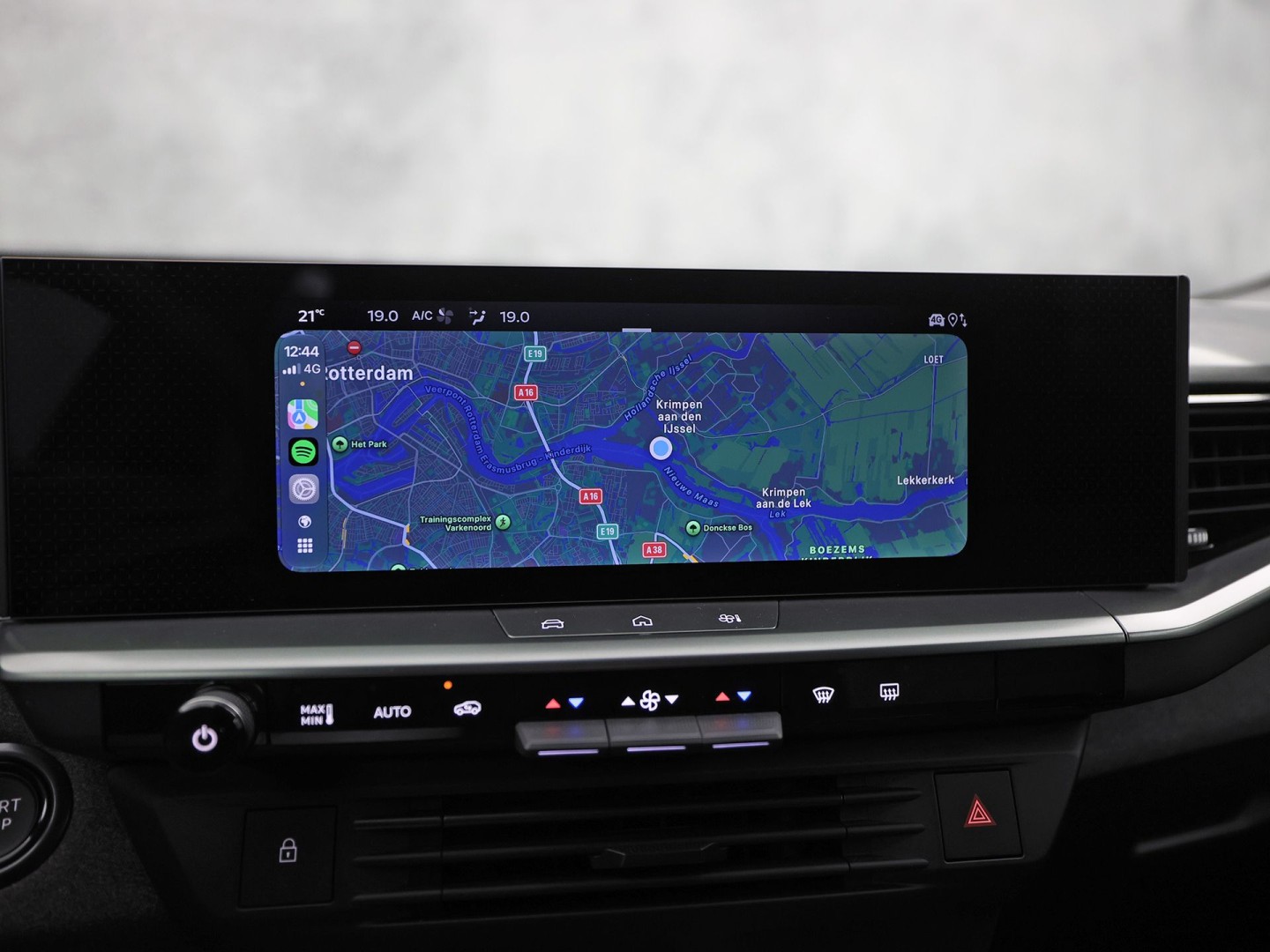 Opel Grandland X 1.2 Turbo Hybrid Sport Automaat (VIRTUAL COCKPIT, APPLE CARPLAY, GROOT NAVI, GETINT GLAS, SPORTSTOELEN, ADAPTIVE CRUISE, KEYLESS, SPORTSTUUR, GETINT GLAS, NIEUWSTAAT)