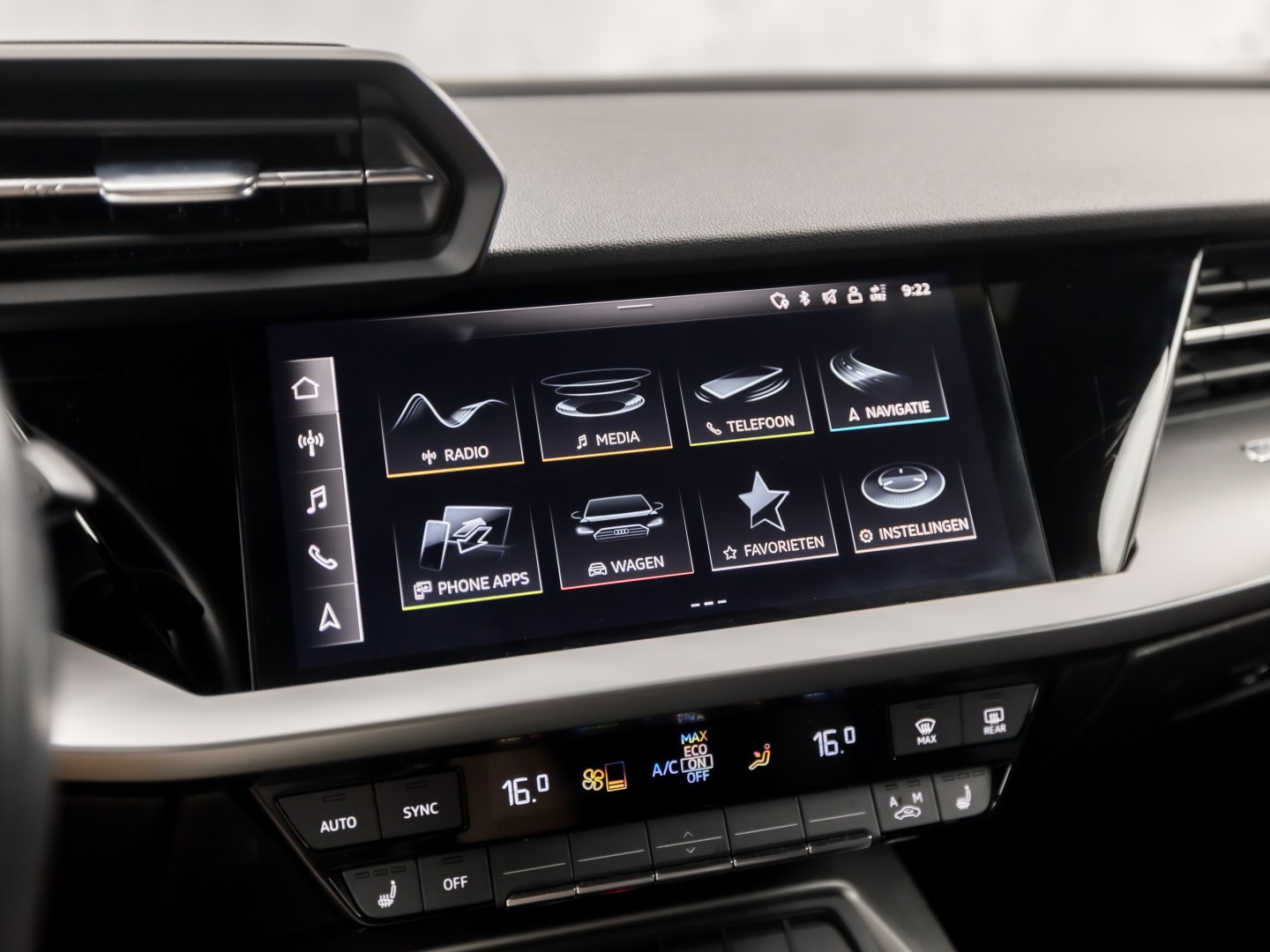 Audi A3 Sportback 30 TFSI Sport (APPLE CARPLAY, GROOT NAVI, CAMERA, ELEK STOEL, ADAPTIVE CRUISE, STOELVERWARMING, SPORTSTOELEN, GETINT GLAS, KEYLESS START, NIEUWSTAAT)