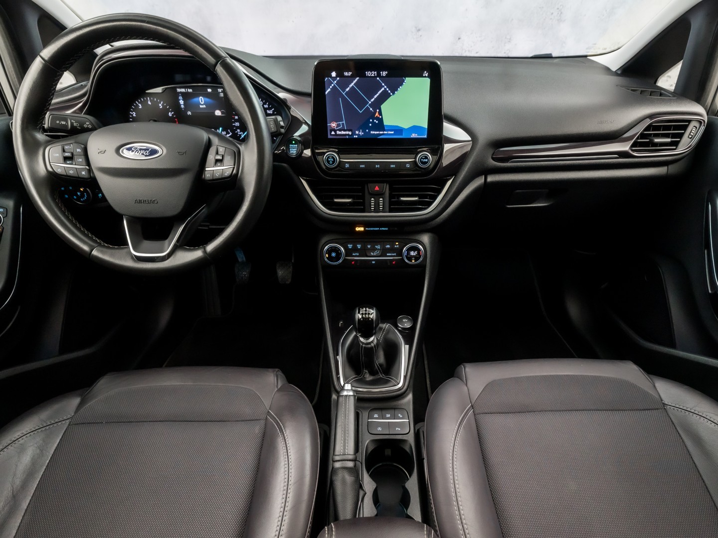 Ford Fiesta 1.0 EcoBoost Vignale (PANORAMADAK, APPLE CARPLAY, CAMERA, LEDER, STOELVERWARMING, SPORTSTOELEN, GETINT GLAS, KEYLESS, NIEUWSTAAT)