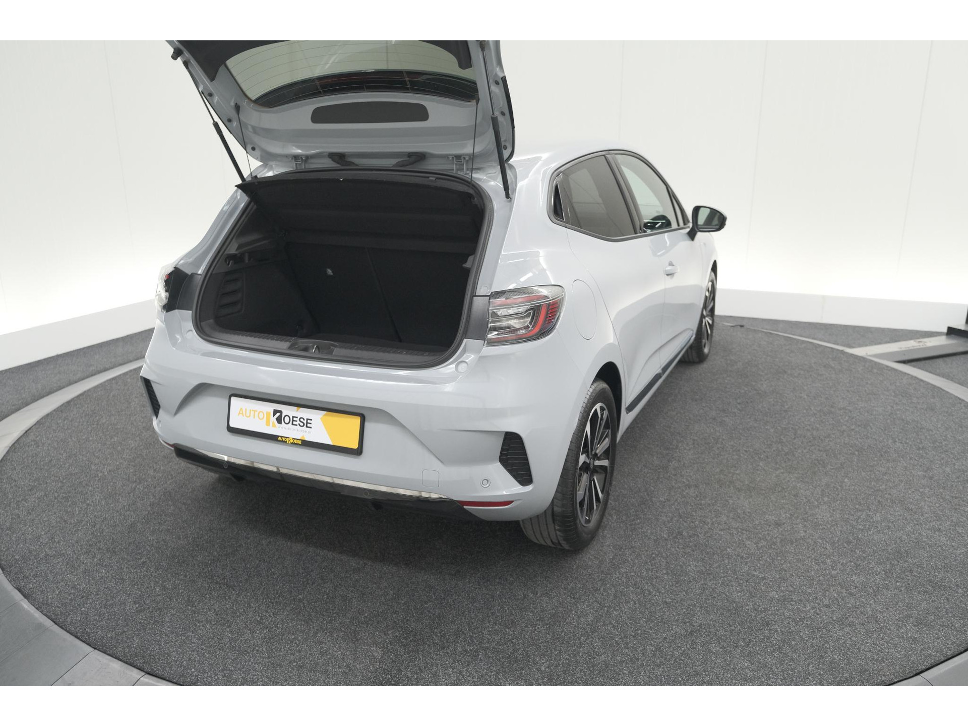 Renault Clio 1.6 E-Tech Full Hybrid 145 techno | 360 Camera | Adaptieve Cruise Control | Dodehoekdetectie | 9.3 Inch Groot Scherm