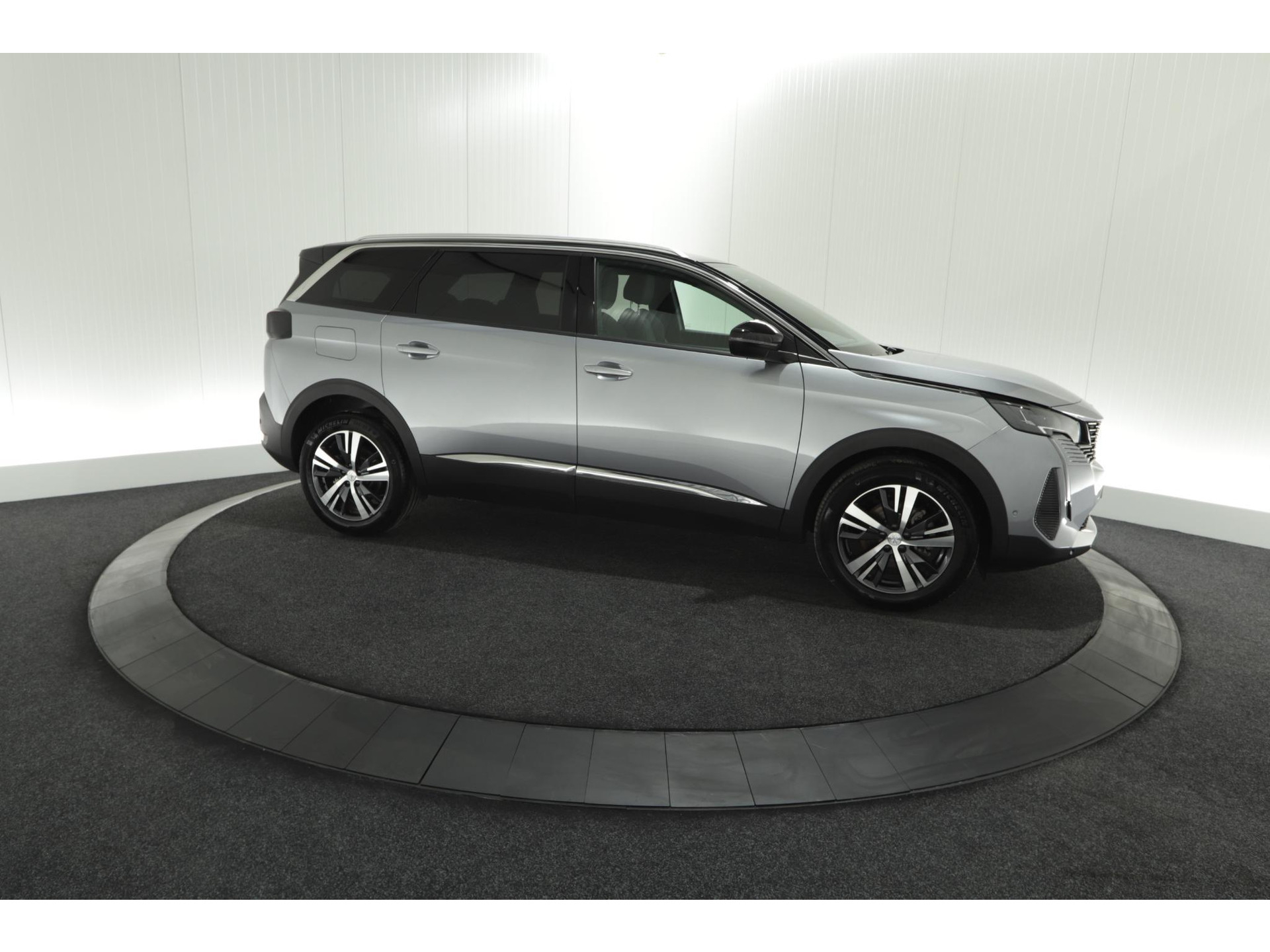 Peugeot 5008 PureTech 130 EAT8 Allure Pack Business | 7 Zitplaatsen | Camera | Dodehoekdetectie | Navigatie | Elektronische Achterklep