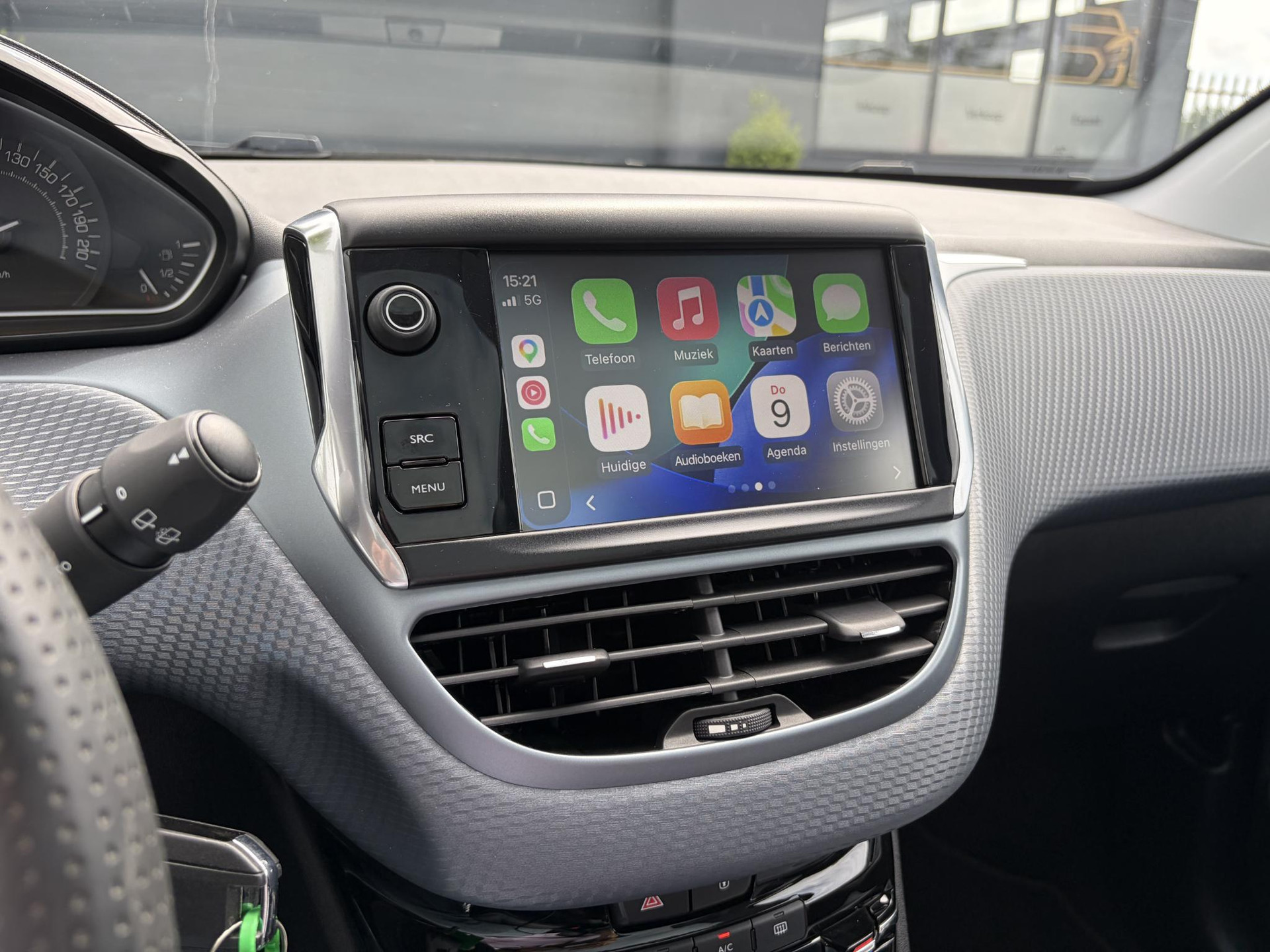 Peugeot 208 1.2 PureTech Allure D-riem vv in 2022,2e Eigenaar,110pk,Dealer Onderhouden,Pano,Carplay,Camera,Clima,Cruise,5 Deurs,Halfleder,Pdc,N.A.P,Lm velgen,Apk tot 05-2027