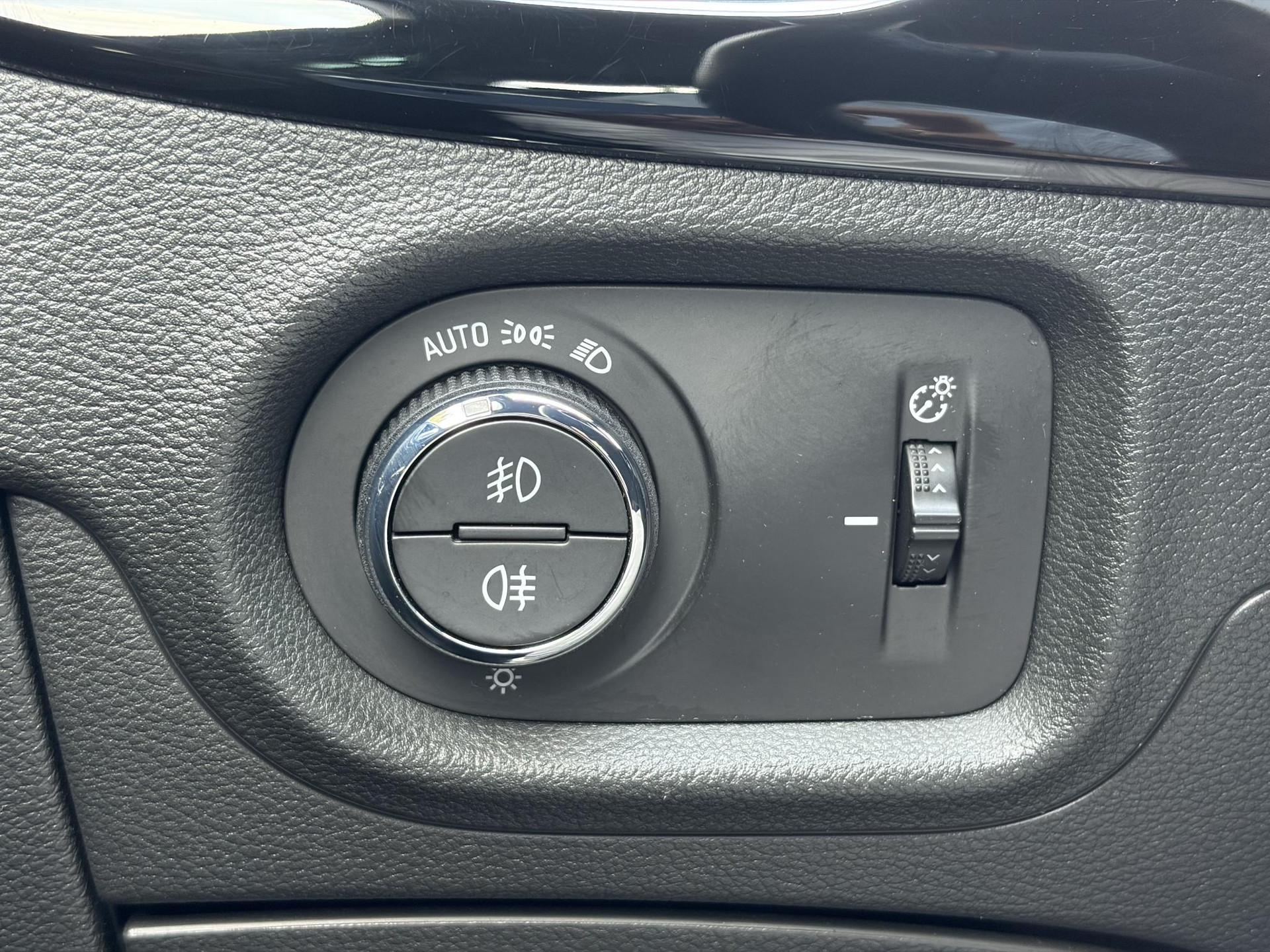 Opel Astra Sports Tourer 1.2 Ultimate 146pk,Afn Trekhaak,Camera,Keyless,Carplay,6 Bak,Stoelverw,Lm velgen,Alcantara-Leder,Dealer Onderhouden,Clima,Cruise,Dodehoek,Rijstrooksensor,N.A.P,Pdc V+A,Apk tot 07-2028