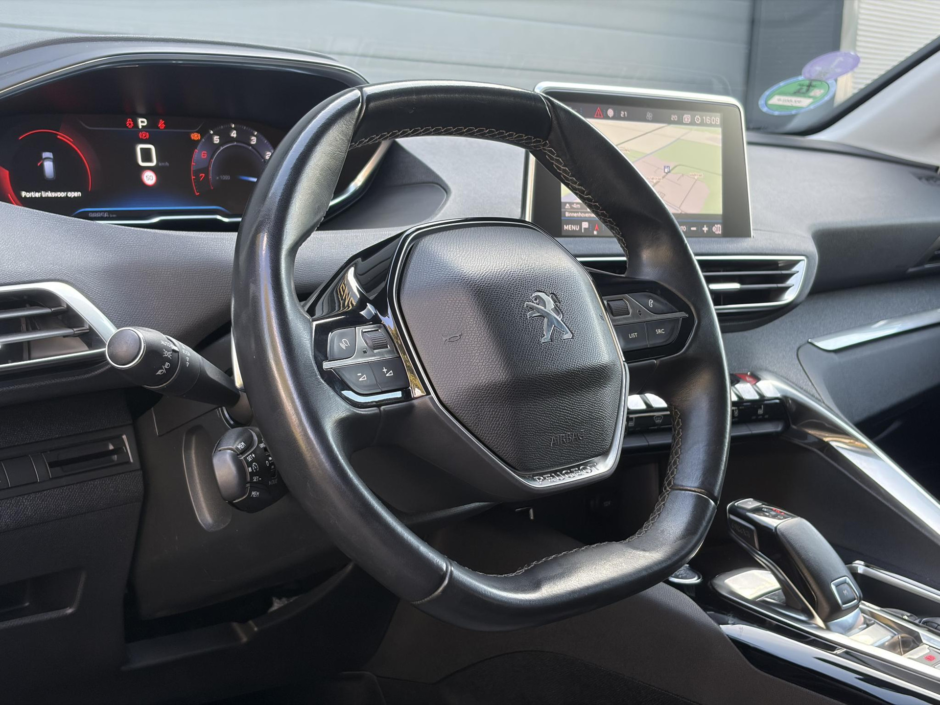 Peugeot 3008 1.2 PureTech Allure ✓1e Eigenaar✓D-riem vv 2024✓360° Camera✓Navi✓Trekhaak✓Carplay✓131pk✓Dealer Onderhouden✓Keyless✓Memory stoelen✓Halfleder✓Pdc V+A✓Stoelverw✓Dodehoeksensor✓17''Lm velgen✓N.A.P✓Apk tot 03-2027
