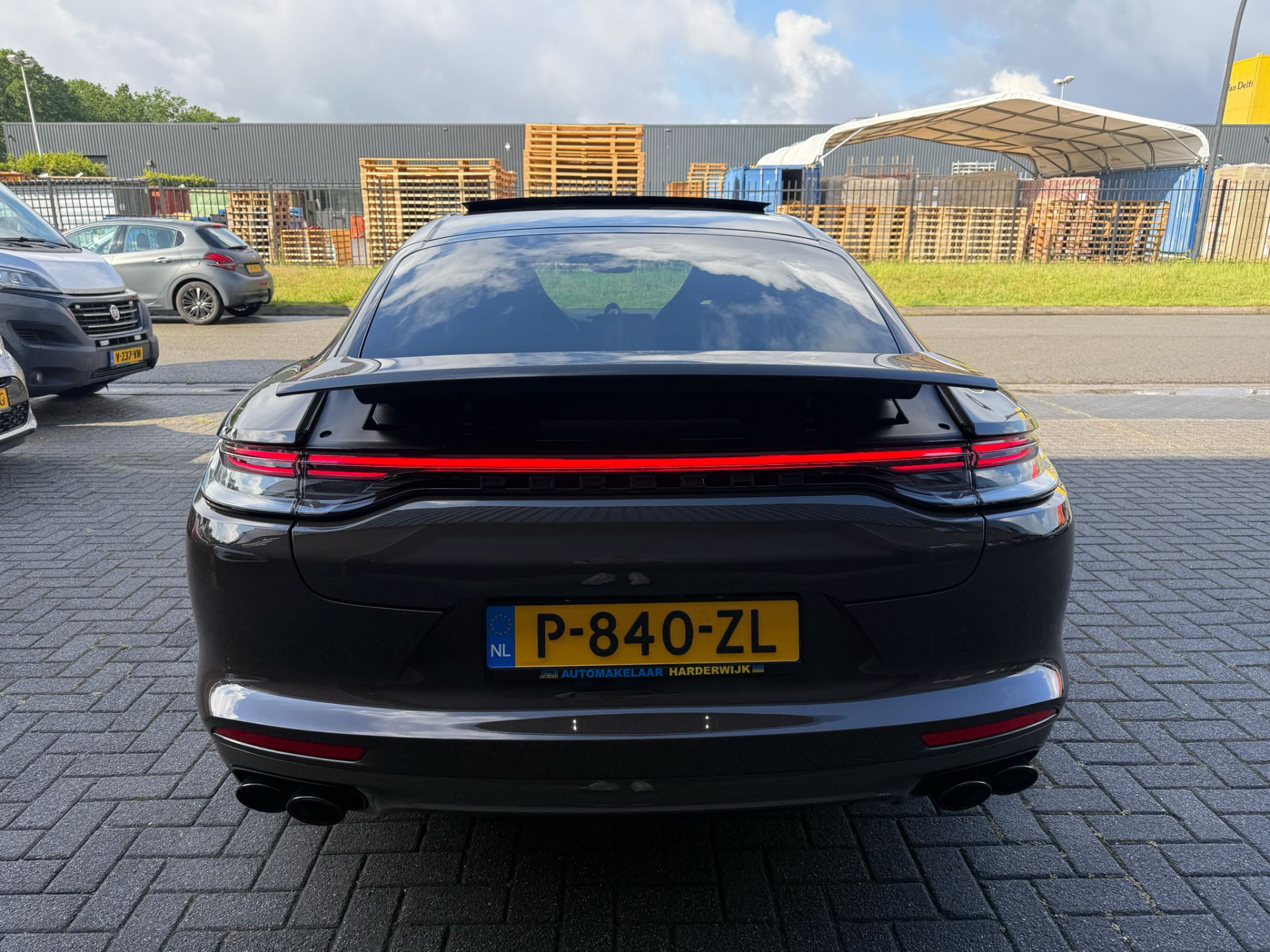Porsche Panamera 2.9 4 E-Hybrid Platinum Edition | 2E EIGENAAR | 3/6/12MND GARANTIE | ACC | PANO | HUD | CARPLAY | SFEER | 360 CAMERA | BOMVOL | SOFTCLOSE |