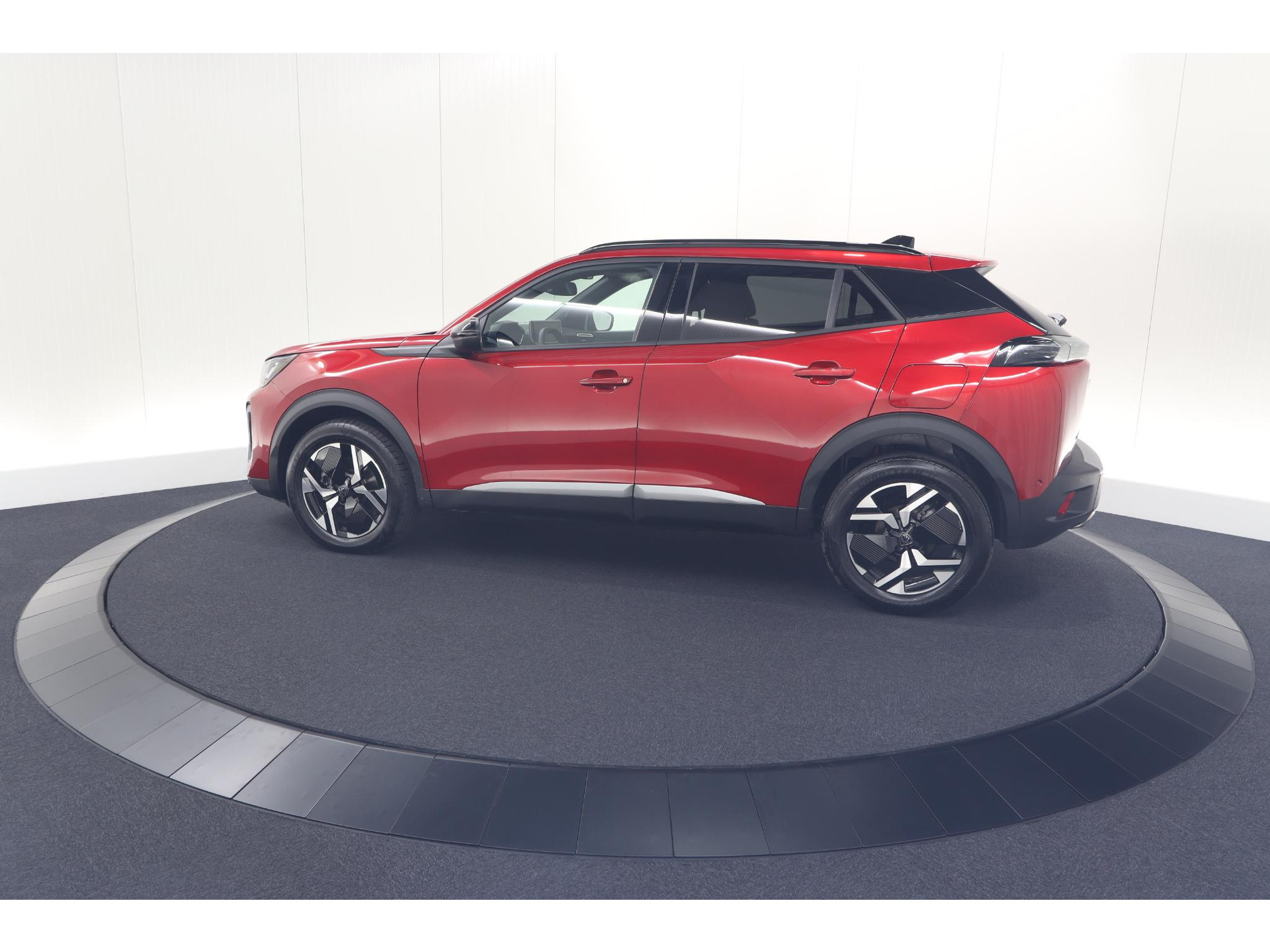 Peugeot 2008 1.2 Hybrid 145 Allure | 360 Camera | Adaptieve Cruise Control | Dodehoekdetectie | Apple Carplay