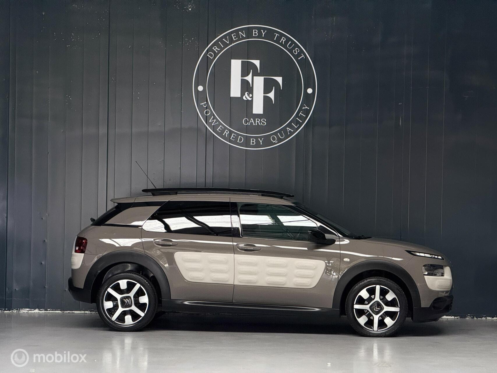 Citroën C4 Cactus 1.2 PureTech Shine|Automaat|NAP|Camera|Navi