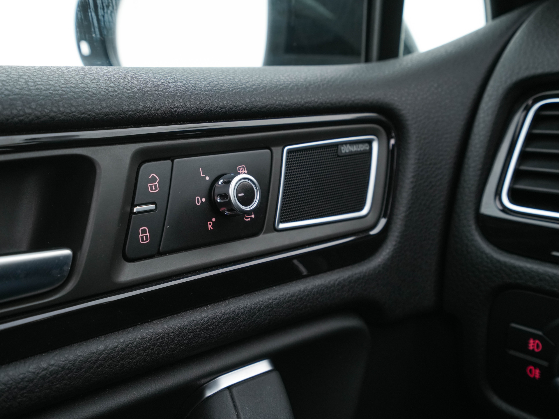 Volkswagen Touareg 3.0 TDI R-line-Pack Chrome-Pack Aut. *PANO | FULL-LEATHER | NAVI-FULLMAP | XENON | DYNAUDIO | MEMORY-PACK | ECC | SHIFT-PADDLES | PDC | DAB | COMFORT-SEATS | 21"ALU*