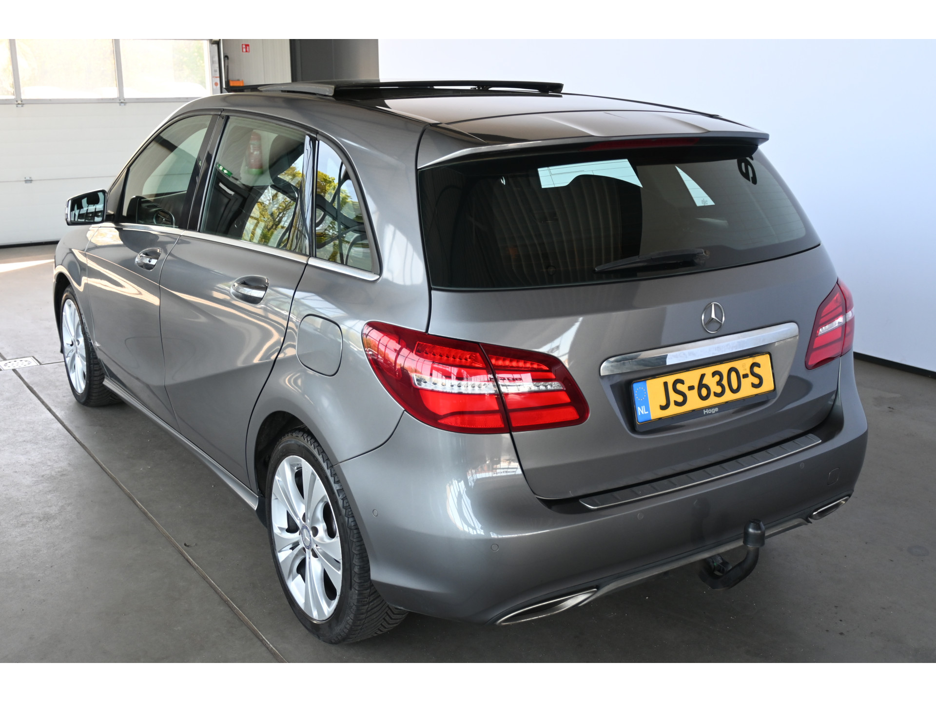 Mercedes-Benz B-klasse 180 Ambition Automaat Cruise Airco Navigatie Trekhaak Panoramdak 1e Eigenaar Inruil Mogelijk!