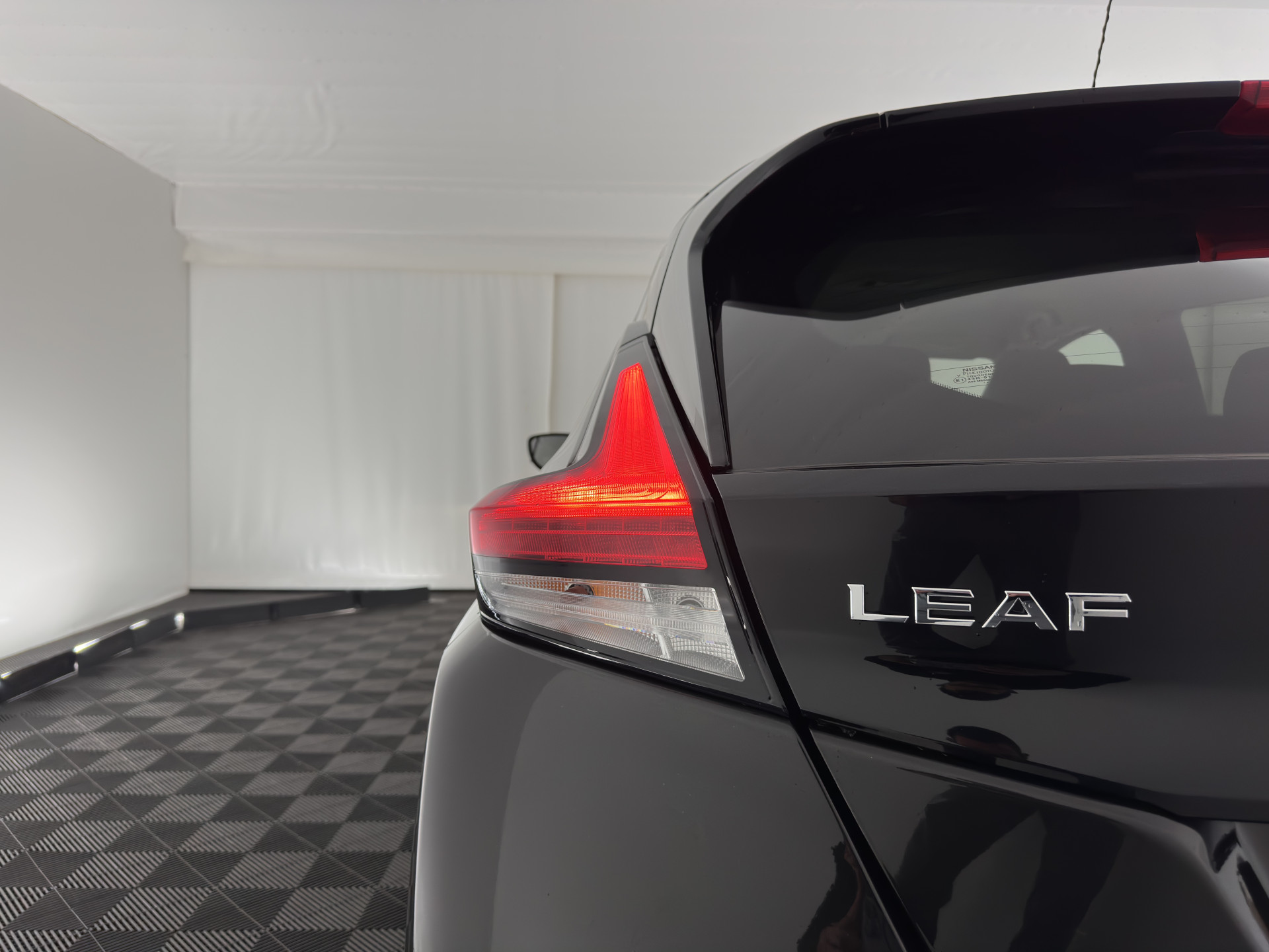 Nissan LEAF Tekna 40 kWh (SOH-83%) (INCL-BTW) *Aut.*LEATHER | FULL-LED | BOSE-AUDIO | TOPVIEW | DAB | KEYLESS | NAVI-FULLMAP | DAB | HEATED-COMFORTSEATS | PRIVACY-GLASS | ADAPTIVE-CRUISE | 17''ALU*