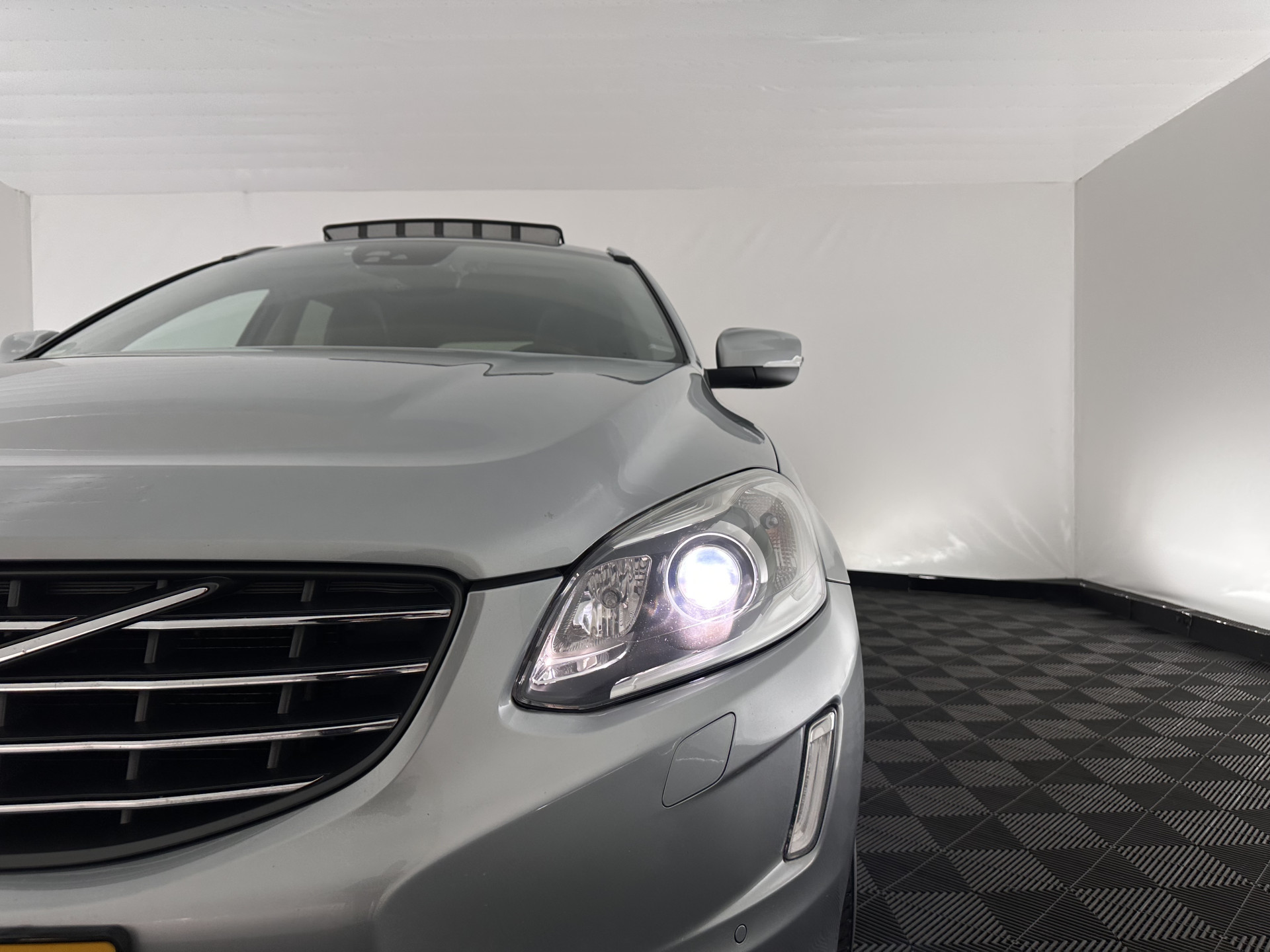 Volvo XC60 2.0 D4 FWD Polar+ Aut. *PANO | LEATHER | XENON | ADAPTIVE-CRUISE | MEMORY-PACK | BLINDSPOT | HEATED-COMFORTSEATS | NAVI-FULLMAP | CAMERA | PRIVACYGLASS | ECC | TOWBAR | PDC | LANE-ASSIST | 17''ALU*