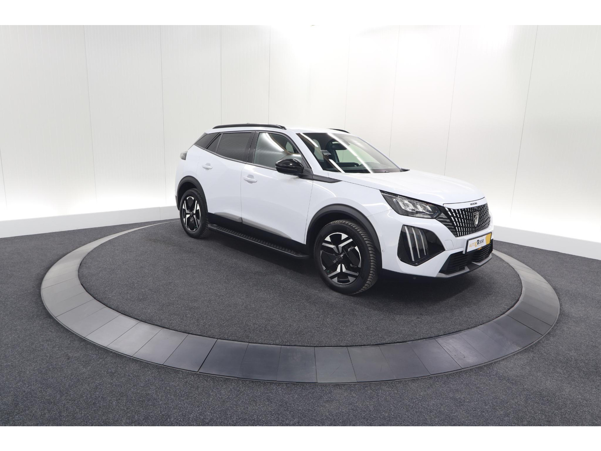 Peugeot 2008 PureTech 130 EAT8 Allure | Allseason banden | 360 Camera | Dodehoekdetectie | Apple Carplay | Stoelverwarming