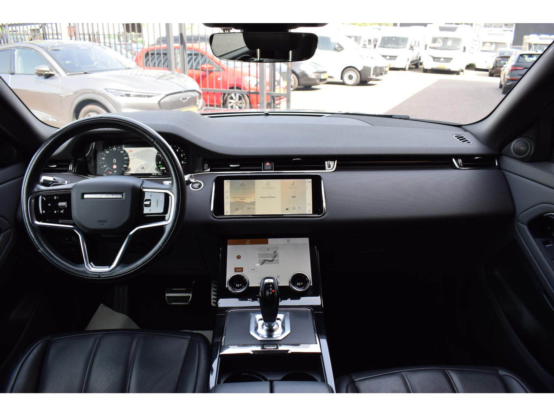 Land Rover Range Rover Evoque 1.5 P300e AWD SE | R-Dynamic | Trekhaak | Leer | Camera