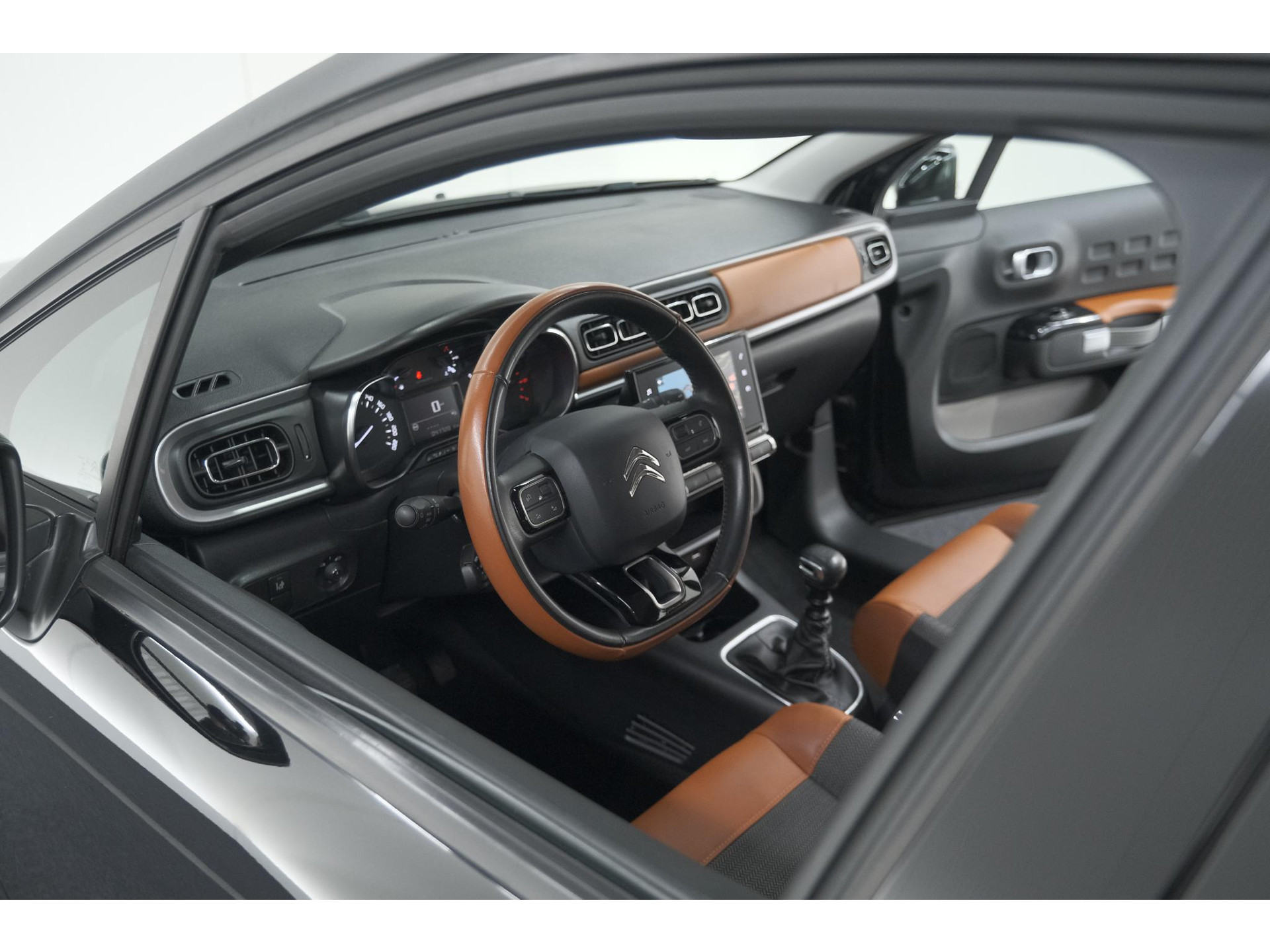 Citroen C3 PureTech 110 S&S Shine | Trekhaak | Parkeersensoren | Navigatie | Apple Carplay