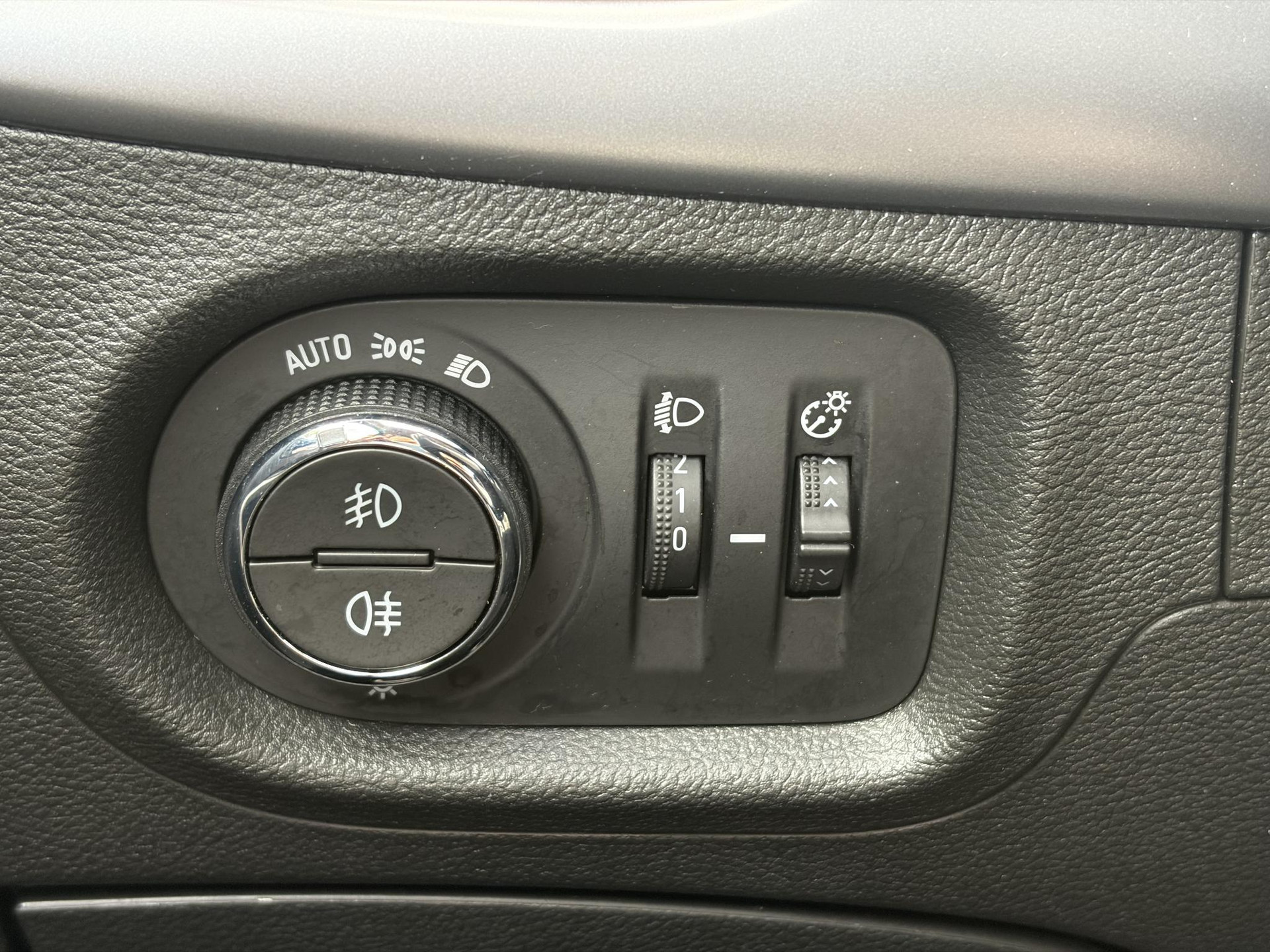 Opel Astra 1.2 Business Edition 147pk l 2e Eigenaar l Trekhaak l Navi l Carplay l 6 Bak l Clima l Cruise l Pdc V+A l Recent beurt gehad l Lm velgen l N.A.P l Apk tot 07-2028