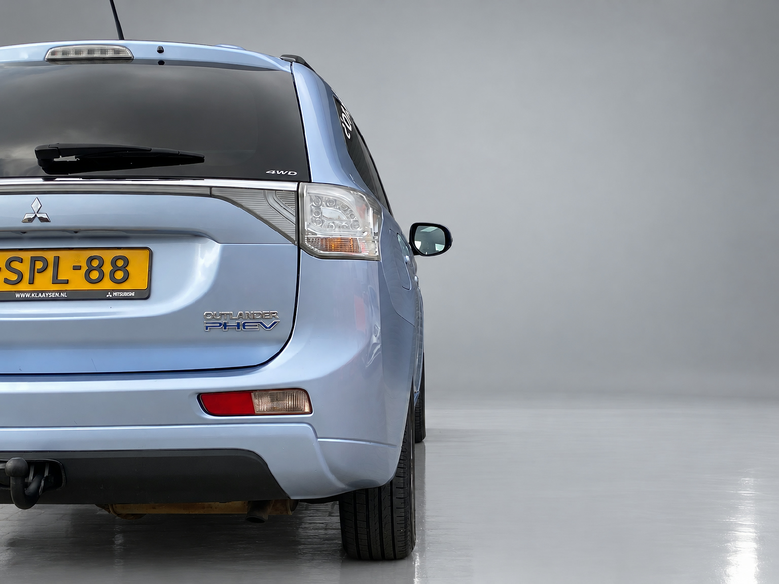 Mitsubishi Outlander 2.0 PHEV Instyle 4WD 203 pk | navigatie | leder interieur | schuifdak | trekhaak | elektr. achterklep
