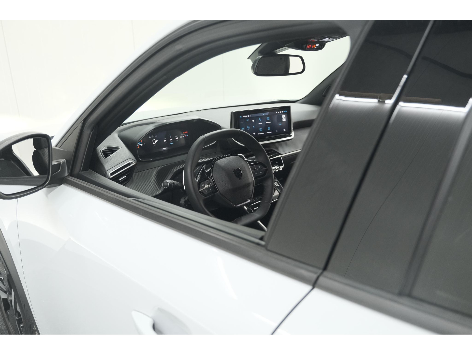 Peugeot 2008 PureTech 130 EAT8 Allure | Allseason banden | 360 Camera | Dodehoekdetectie | Apple Carplay | Stoelverwarming