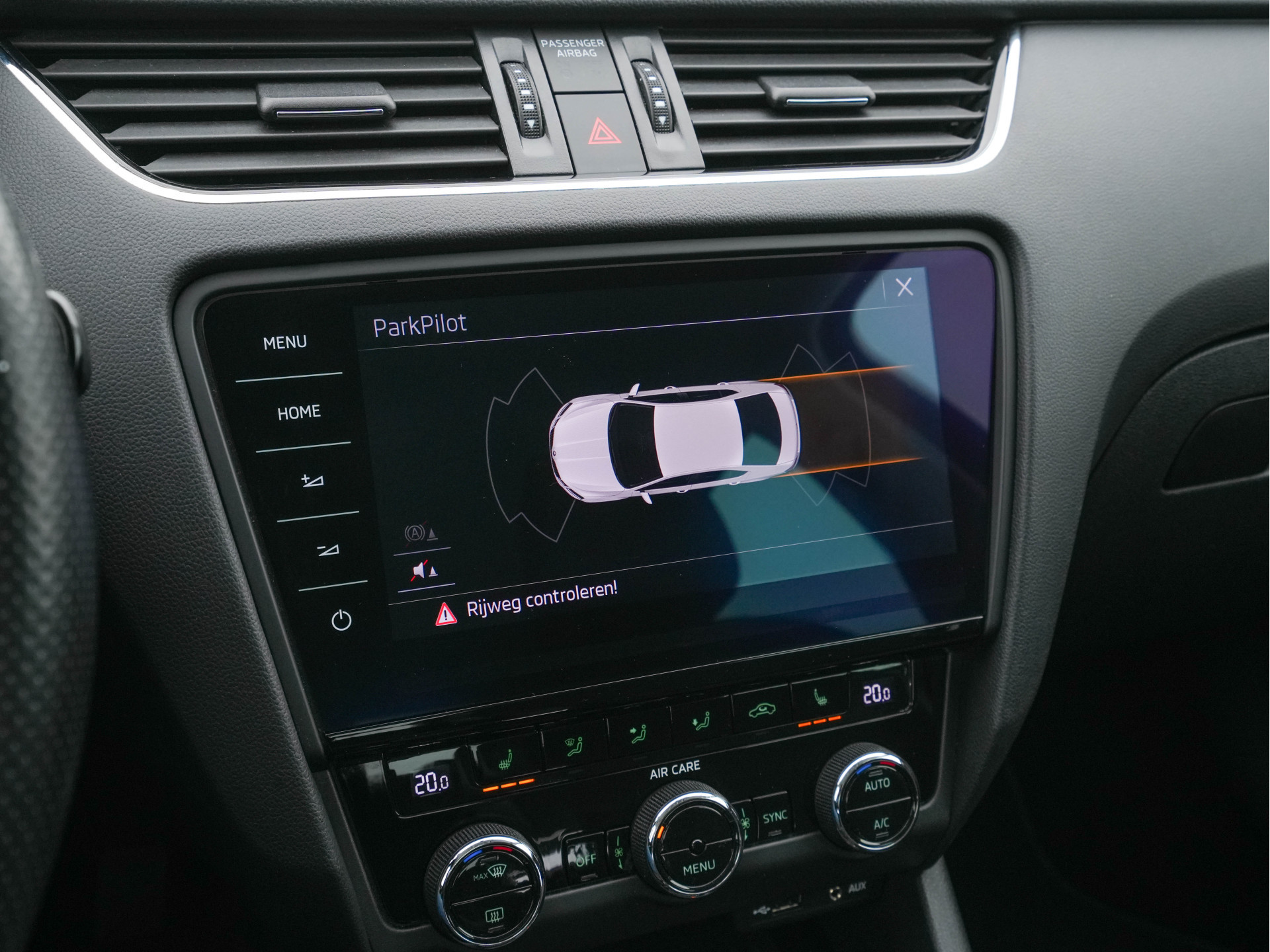 ŠKODA Octavia 1.0 TSI Greentech Style Business (INCL-BTW) Aut. *LEATHER-ALCANTARA | NAVI-FULLMAP | FULL-LED | CANTON-AUDIO | KEYLESS | DAB | HEATED-COMFORTSEATS | ECC | PARKPILOT | SHIFT-PADDLES | CRUISE | PRIVACY-GLASS | 18"ALU*