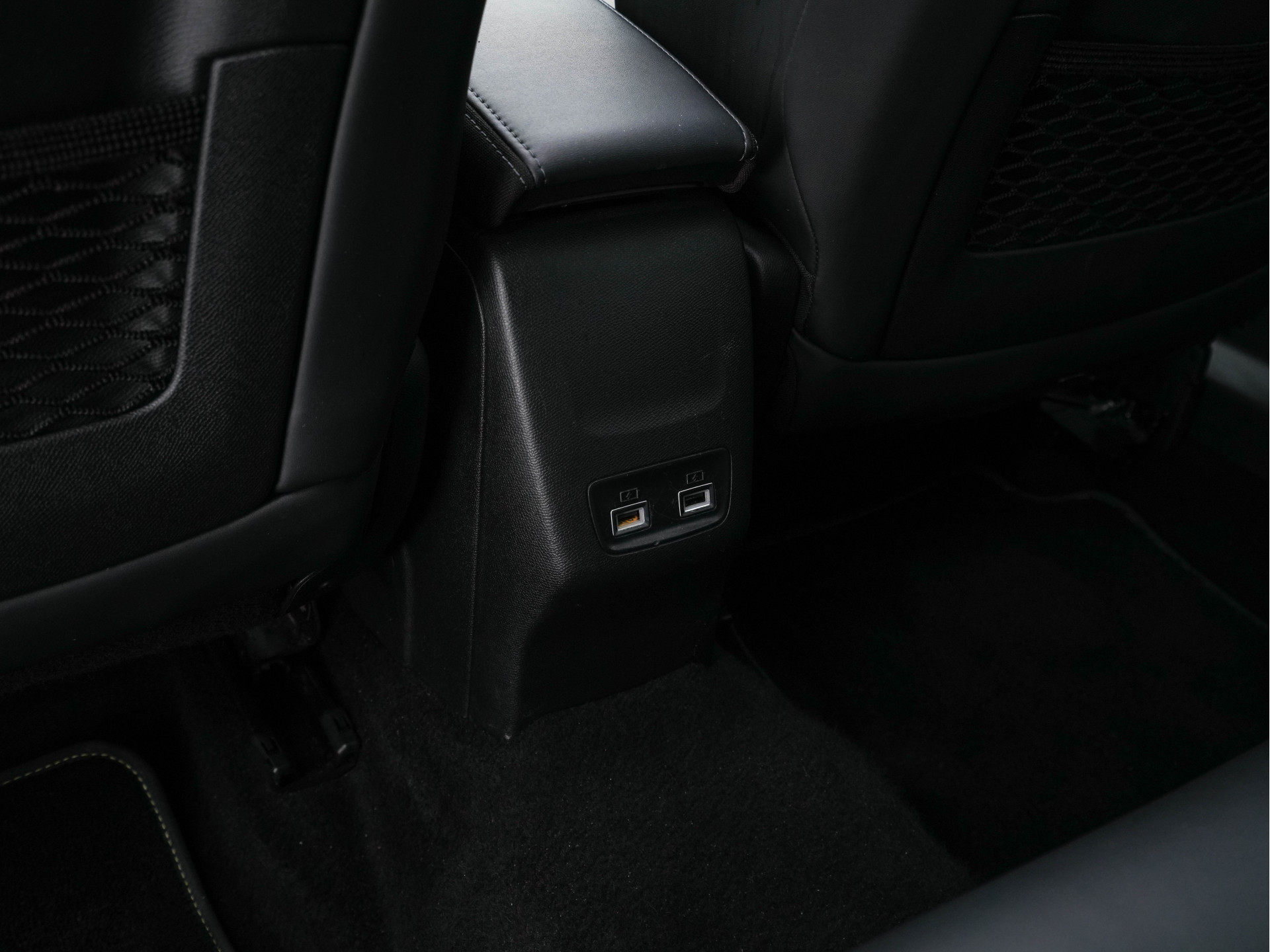 Peugeot e-2008 EV GT 50 kWh {SOH-91%} (INCL-BTW) Aut. *PANO | ADAPT.CRUISE | DIGI-COCKPIT | FULL-LED | BLIS | KEYLESS | MICROFIBRE-LEATHER | CAMERA | CARPLAY | CCS-FASTLOADER | DAB+ | NAVI-FULLMAP | ECC | PDC | SPORT-SEATS | ...