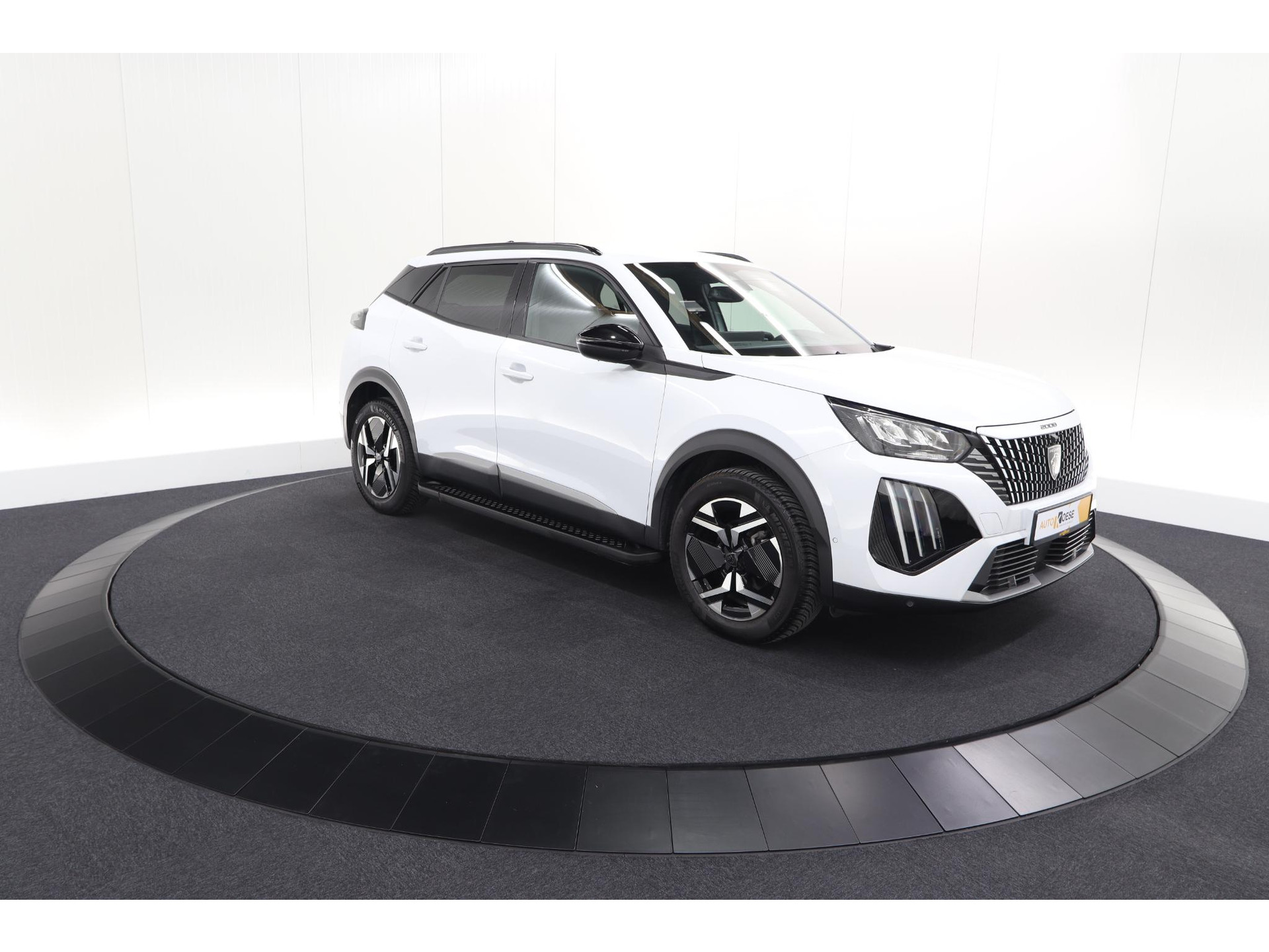 Peugeot 2008 PureTech 130 EAT8 Allure | Allseason banden | 360 Camera | Dodehoekdetectie | Apple Carplay | Stoelverwarming