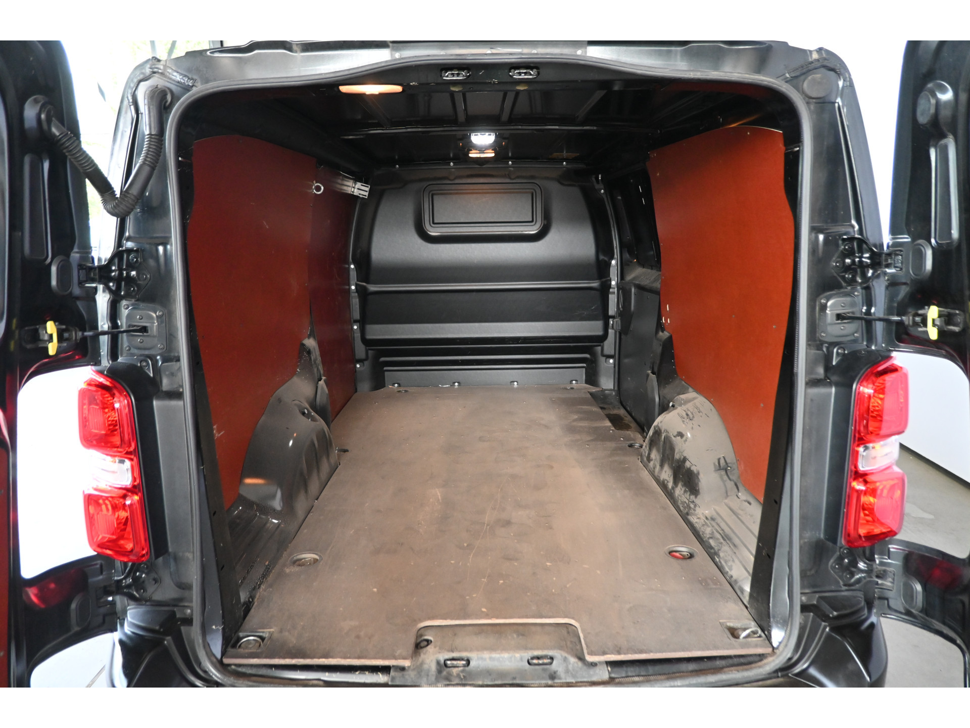 Toyota PROACE Worker 2.0 D-4D Navigator Long Automaat Clima Navigatie Stoelverwarming Rijklaarprijs! Inruil Mogelijk!