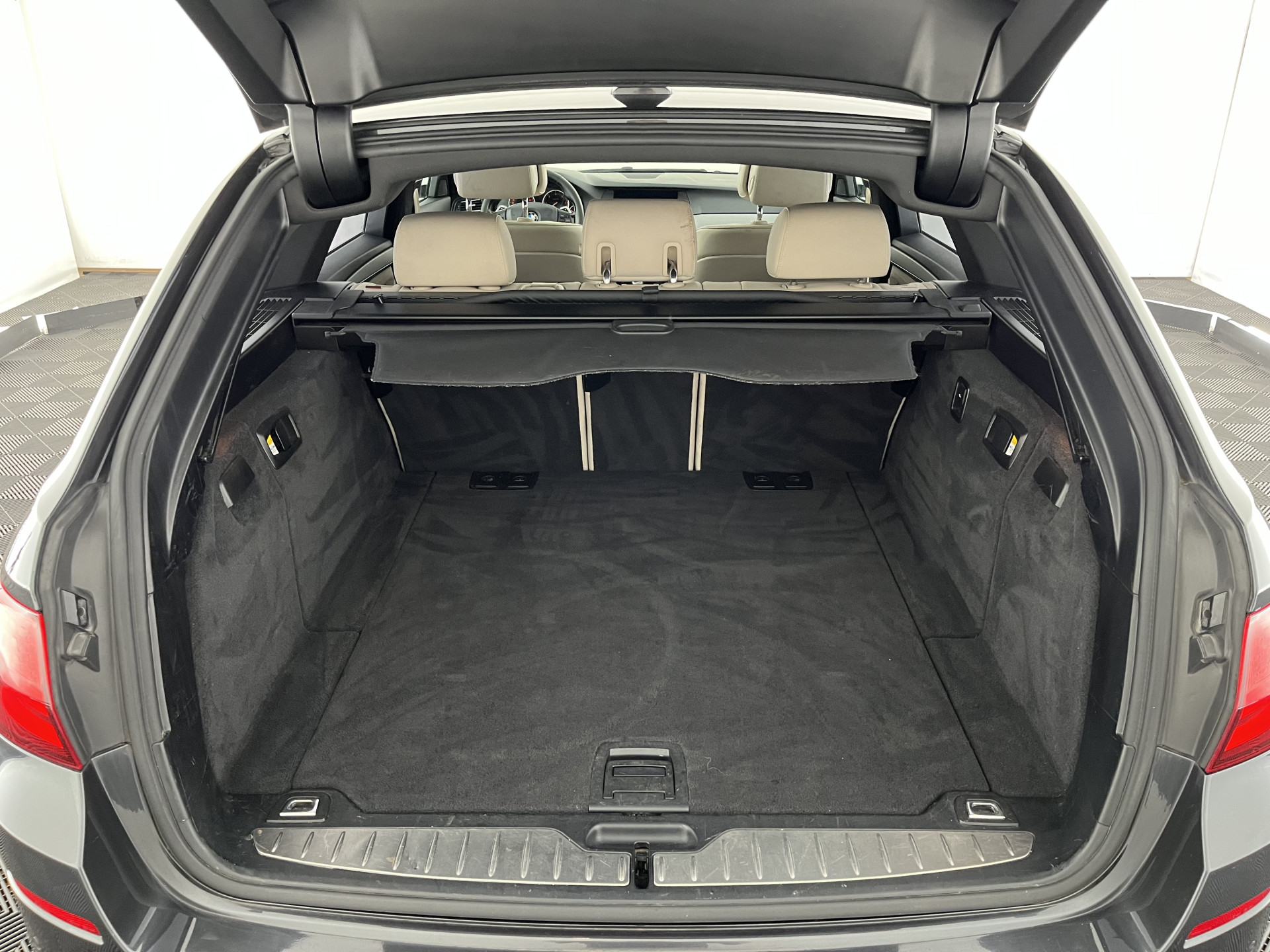 BMW 5-serie Touring 520d M-Sportpack High Executive Aut. *PANO | LEATHER | XENON | HEATED-SPORTSEATS | HIFI-SOUND | NAVI-FULLMAP | PRIVACYGLASS | SHIFTPADDLES | HEAD-UP | 18''ALU*