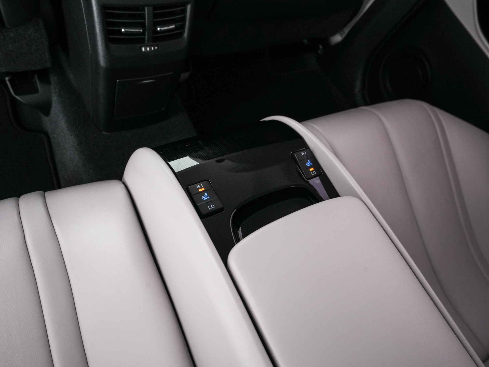 Toyota Mirai FCV Executive [ HYDROGEN ] (INCL-BTW) Aut. *LEATHER | FULL-LED | JBL-SOUND | CAMERA | KEYLESS | MEMORY-PACK | ADAPTIVE-CRUISE | BLIND-SPOT |  DAB | NAVI-FULLMAP | DIGICOCKPIT | COMFORTSEATS | LANE-ASSIST | ...