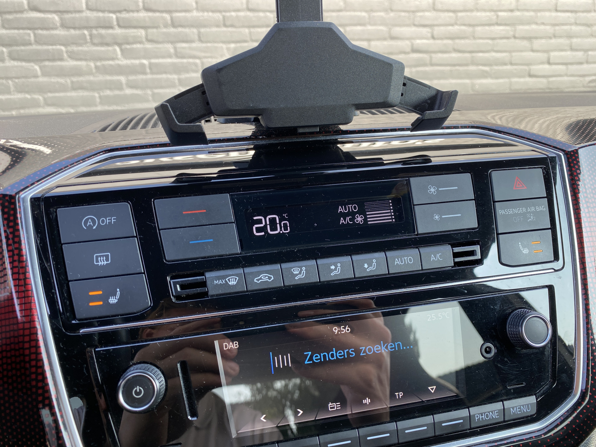Volkswagen Up! 1.0 TSI GTI 116 pk | 17 inch lichtmetaal | stoelverwarming | climate control | zwart dak-spiegels | NL auto