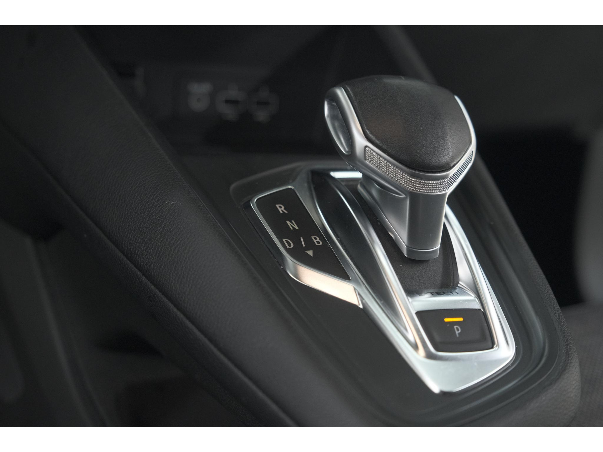 Renault Captur 1.6 E-Tech Plug-in Hybrid 160 Intens | Parkeersensoren | Apple Carplay | Navigatie | Climate Control