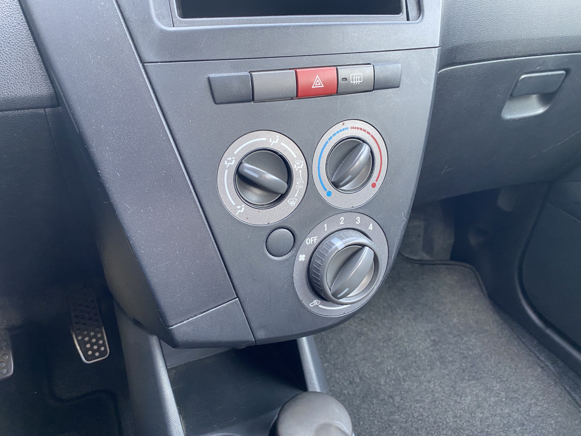 Daihatsu Cuore 1.0 Clever | dealer onderhouden | metallic lak | centrale deurvergrendeling | airbags | NL auto