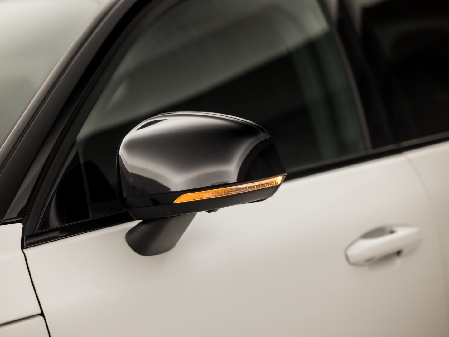 Volvo XC40 1.5 T5 Recharge Inscription Sport 252Pk Automaat (PANORAMADAK, APPLE CARPLAY, MEMORY SEAT, LEDER, 360 CAMERA, SPORTSTOELEN, STUUR/STOELVERWARMING, GETINT GLAS, ELEK ACHTERKLEP, NIEUWE APK, NIEUWSTAAT)