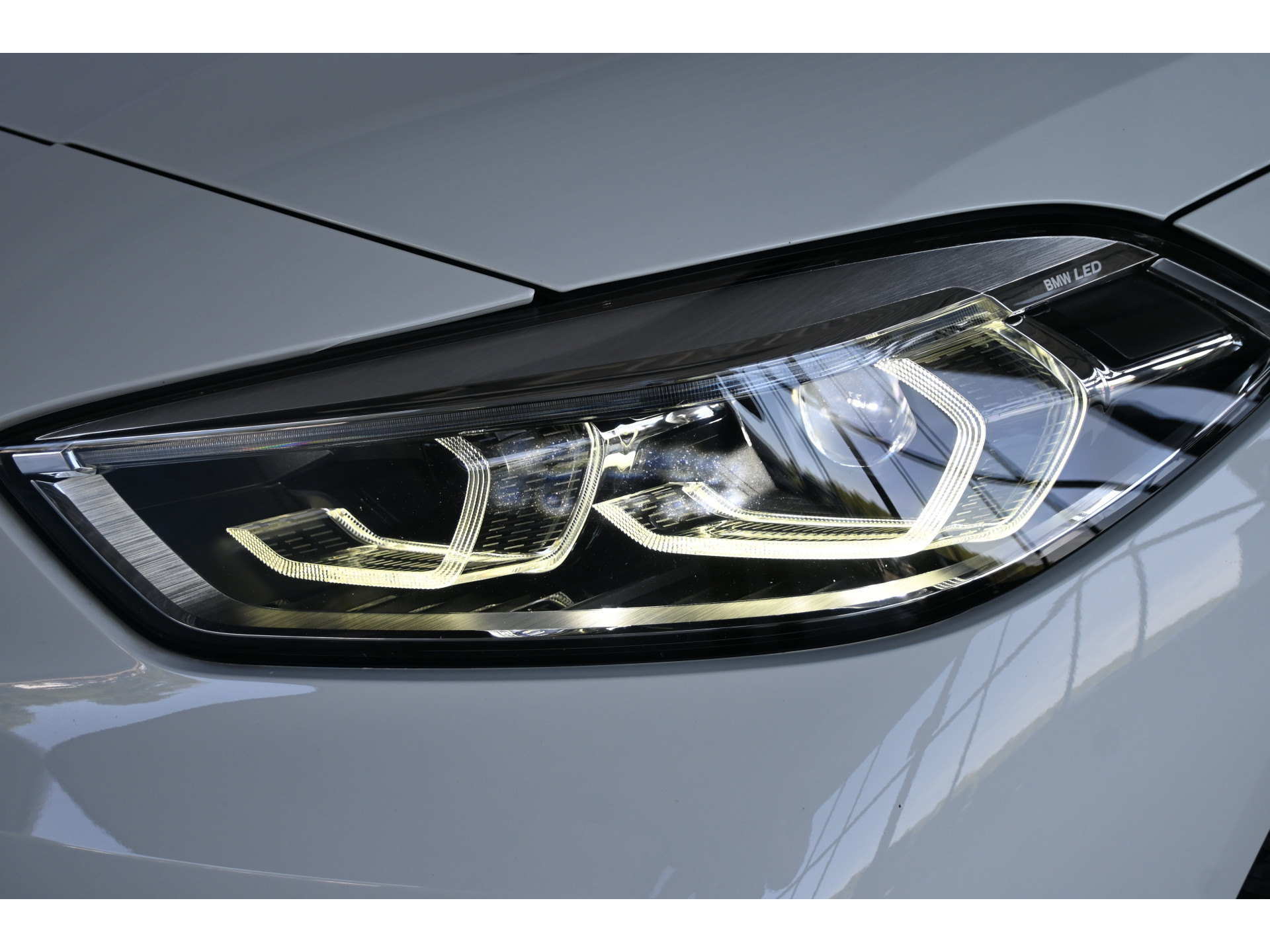 BMW 1-serie 118i High Executive Automaat Clima Virtual Cockpit LED Stoelverwarming CarPlay 100% Onderhouden! Inruil mogelijk!