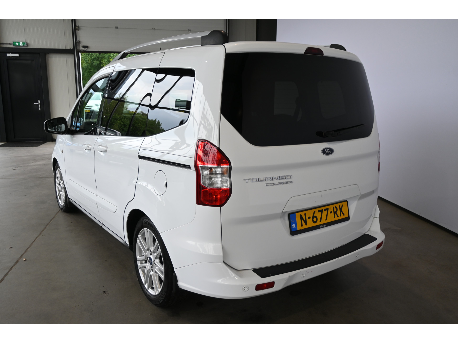 Ford Tourneo Courier 1.0 Titanium Clima Navigatie 2x Schuifdeur Stoelverwarming Cruise Control Rijklaarprijs! Inruil Mogelijk!