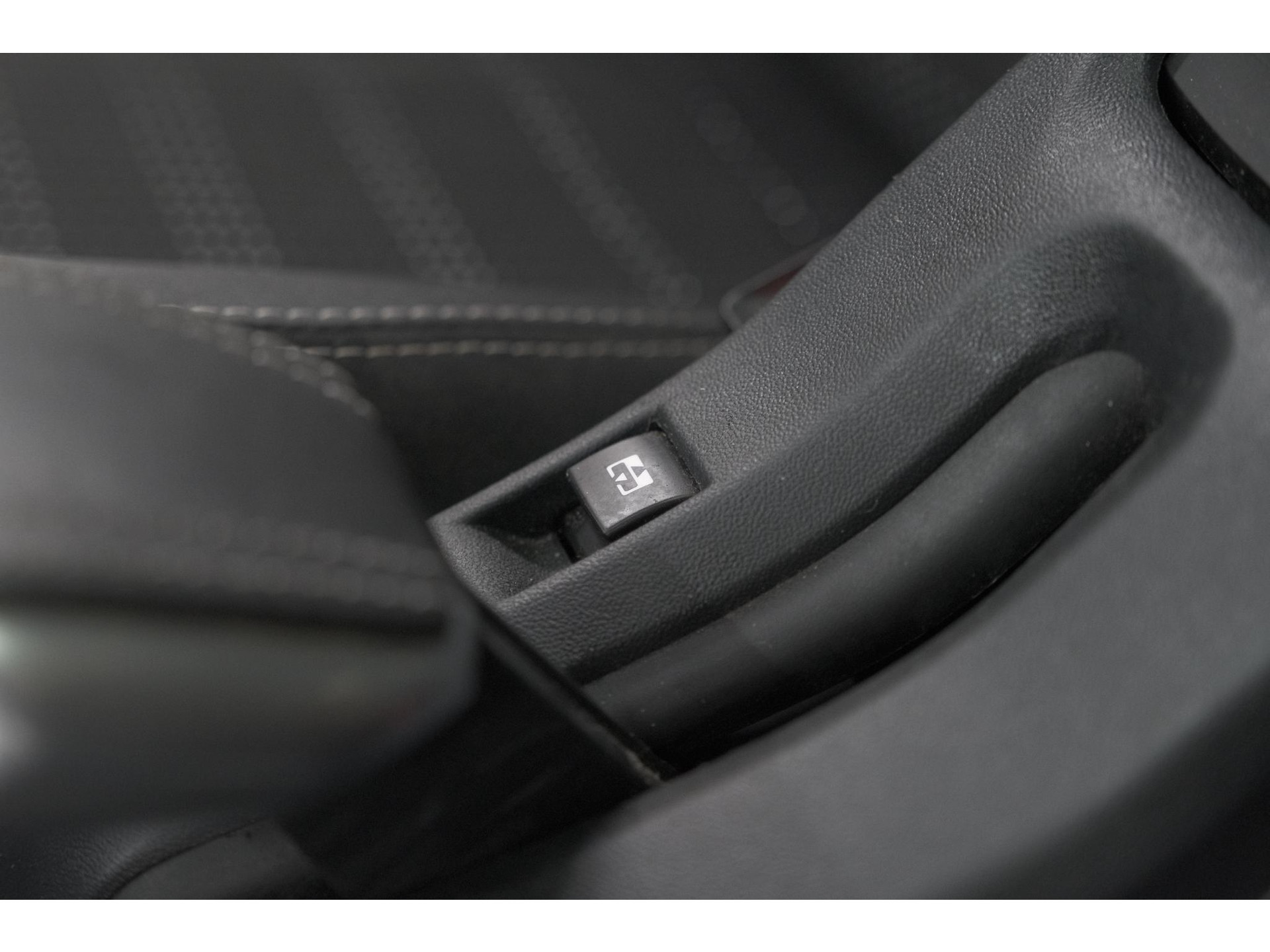 Peugeot 2008 PureTech 110 Allure | Panoramadak | Apple Carplay | Navigatie | Parkeersensoren