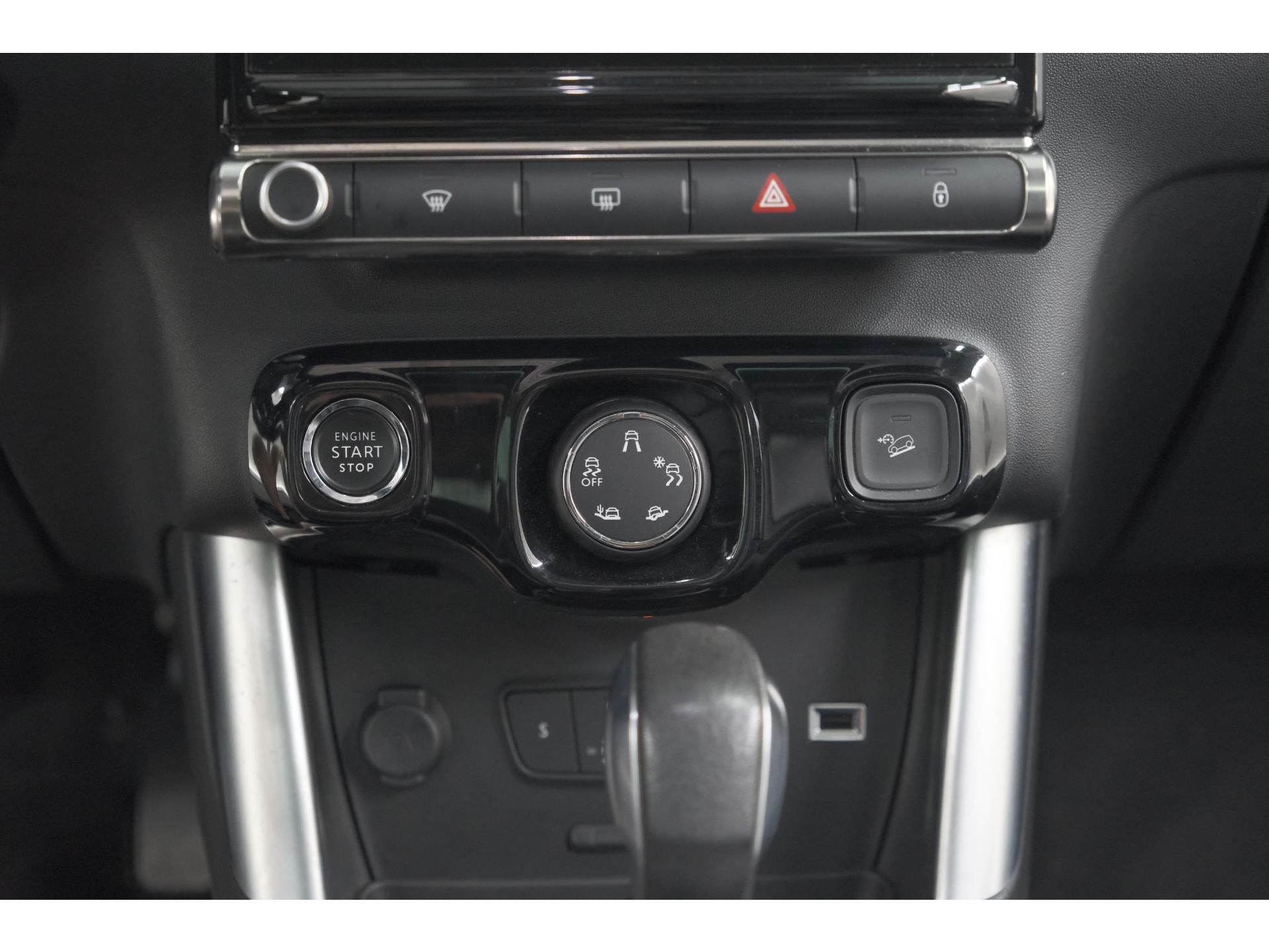 Citroen C3 Aircross PureTech 110 EAT6 Shine | Trekhaak | Panoramadak | Head-Up Display | Camera | Navigatie