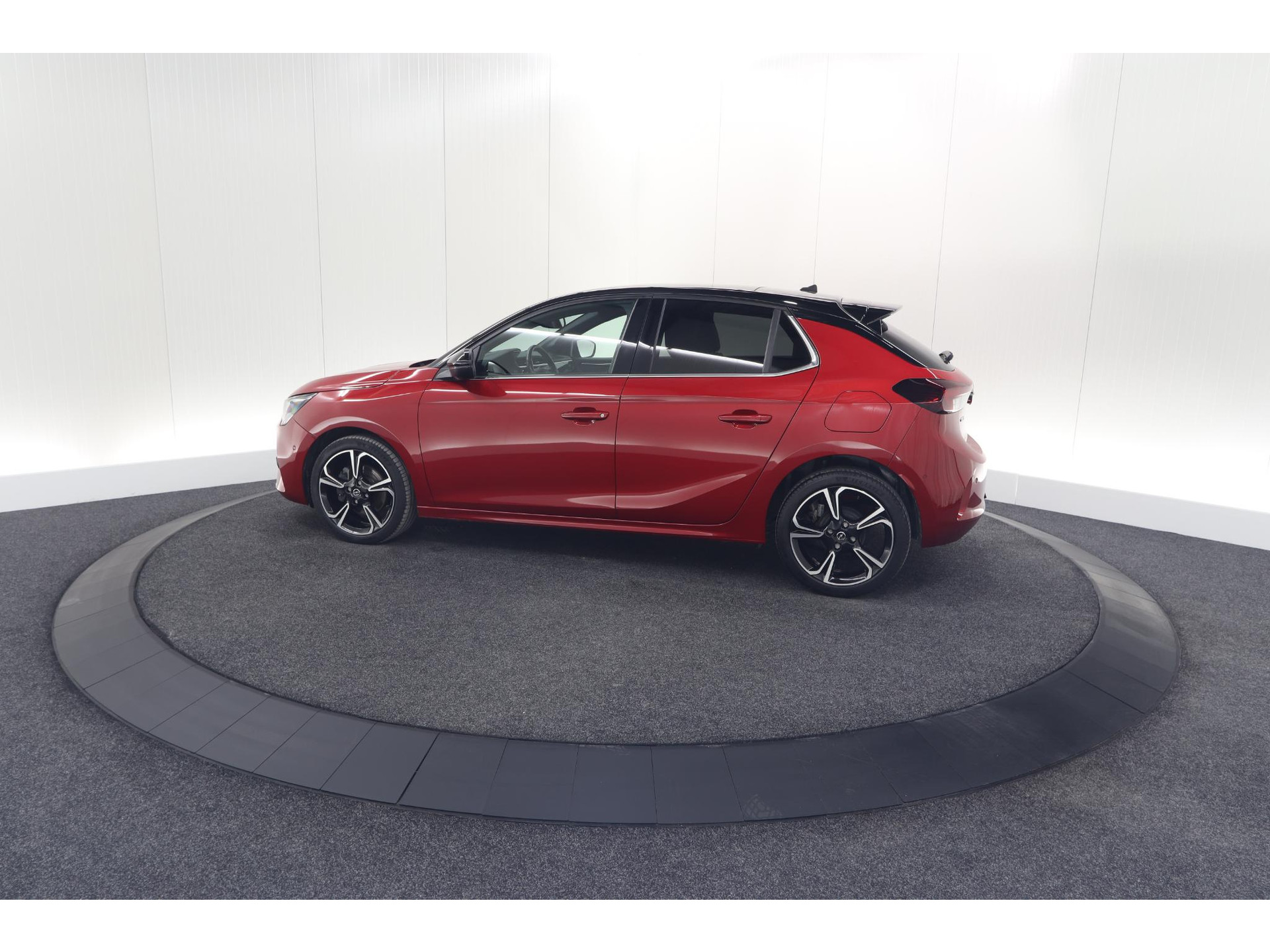Opel Corsa 1.2 Turbo 100 Ultimate | Panoramadak | Camera | Dodehoekdetectie | Apple Carplay