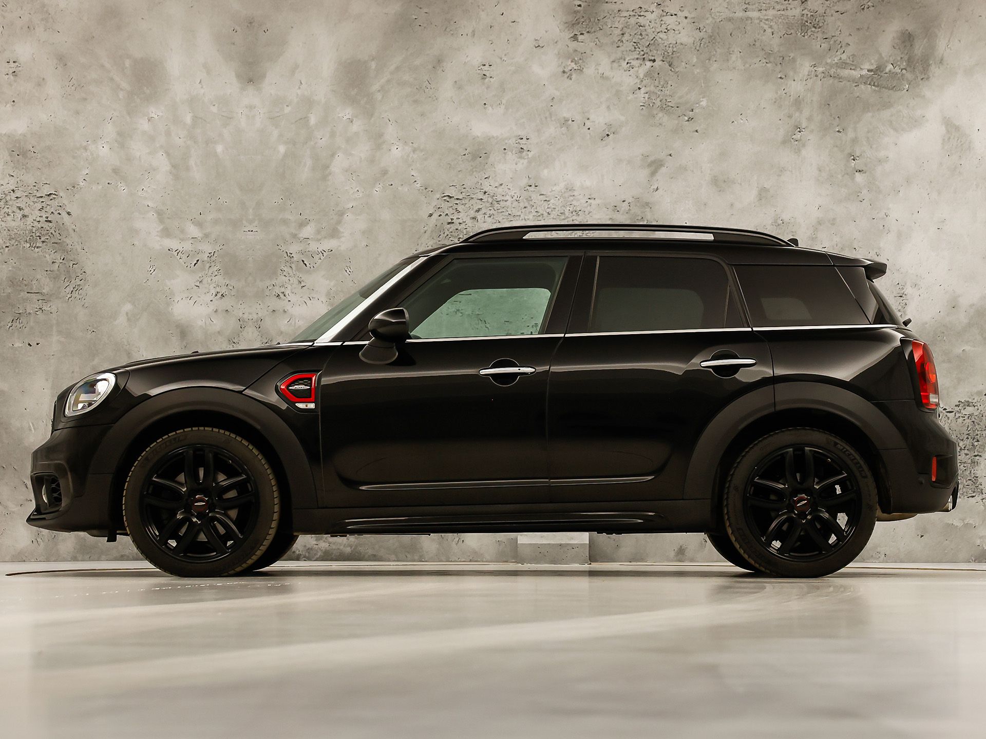 MINI Countryman 2.0 Cooper S John Cooper Works Chili 192Pk Automaat (PANORAMADAK, GROOT NAVI, LEDER, HARMAN/KARDON, CAMERA, STOELVERWARMING, SPORTSTOELEN, GETINT GLAS, NIEUWSTAAT)