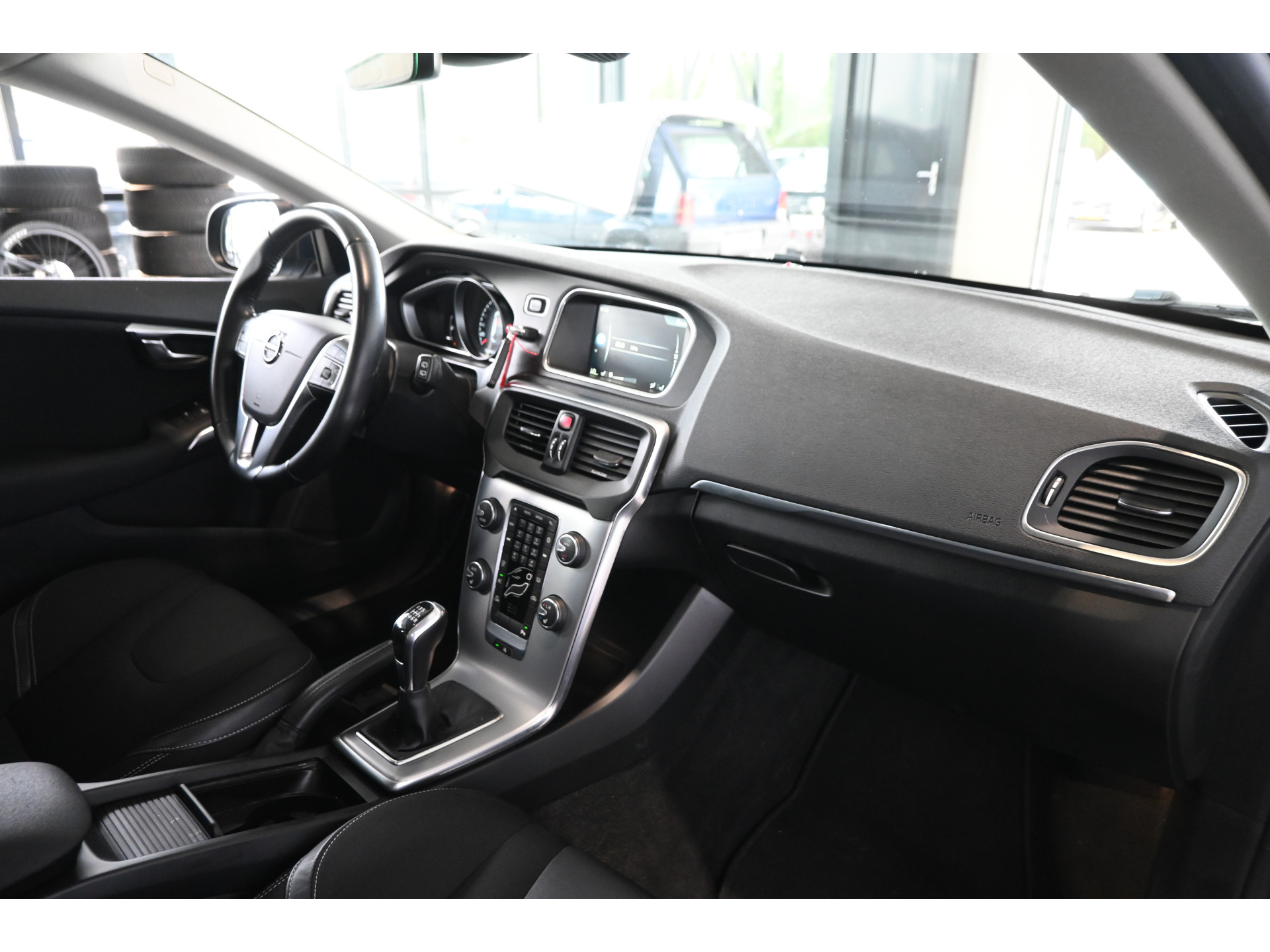 Volvo V40 2.0 T2 Momentum Nap Clima Cruise control Trekhaak Navigatie Stoelverwarming Goed onderhouden! Inruil Mogelijk!