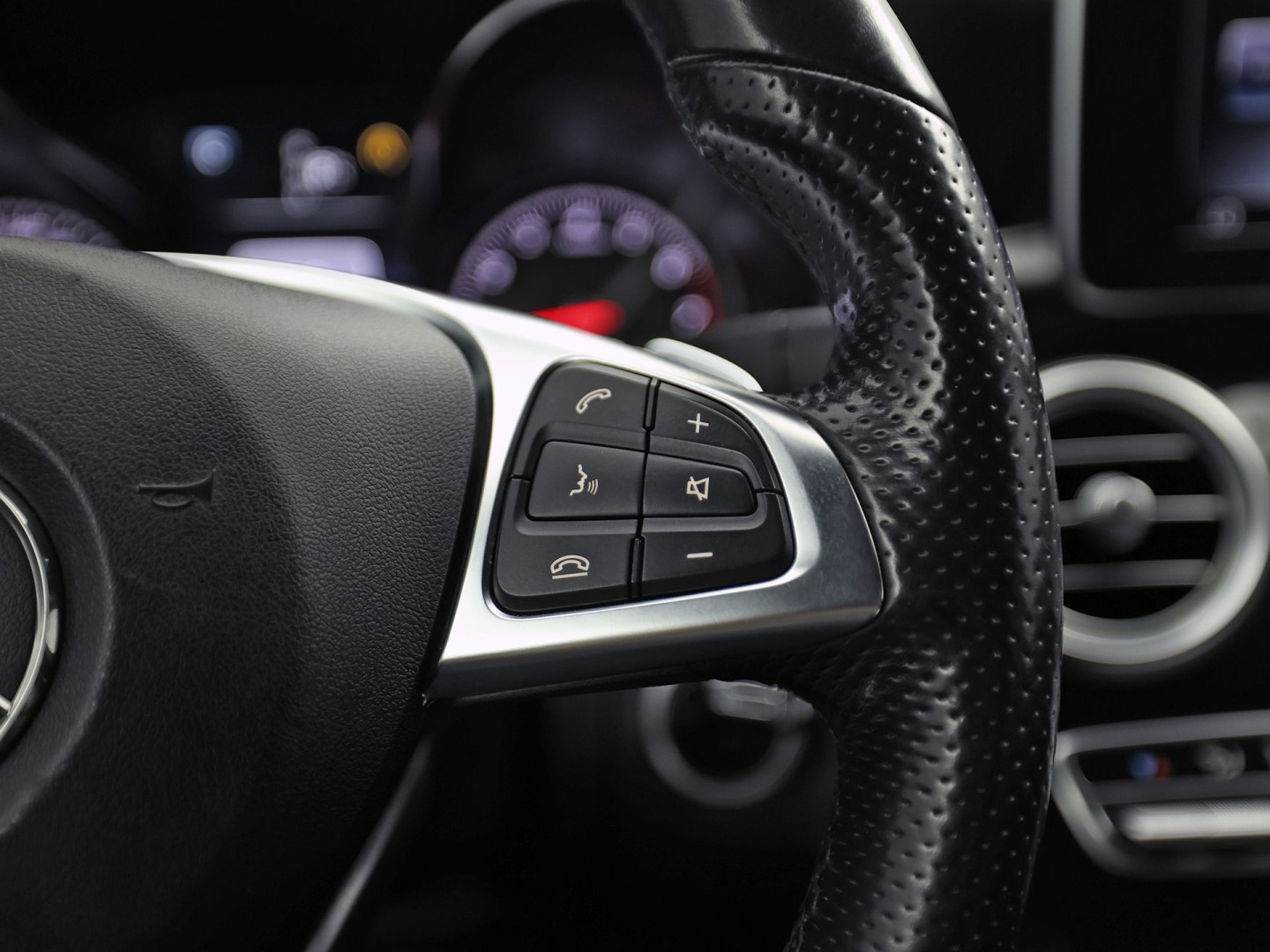 Mercedes-Benz C-Klasse 250 AMG Sport 211Pk Automaat (NAVIGATIE, RODE REMKLAUWEN, LEDER, STOELVERWARMING, ELEK SPORTSTOELEN, GETINT GLAS, SFEERVERLICHTING, NIEUWSTAAT)