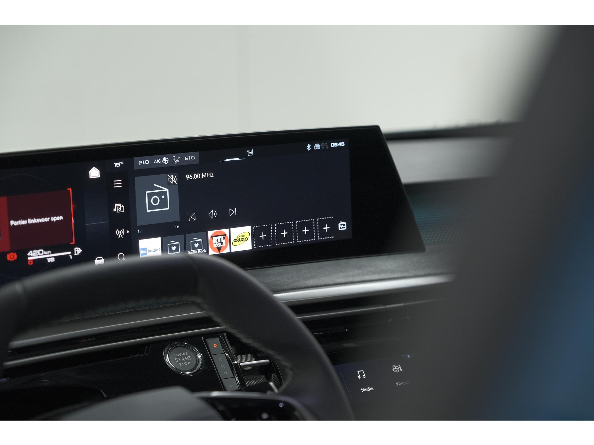 Peugeot 3008 1.2 Hybrid 136 GT | Panoramdak | 360 Camera | Stoelverwarming | Elektrische Kofferklep | Allseason Banden