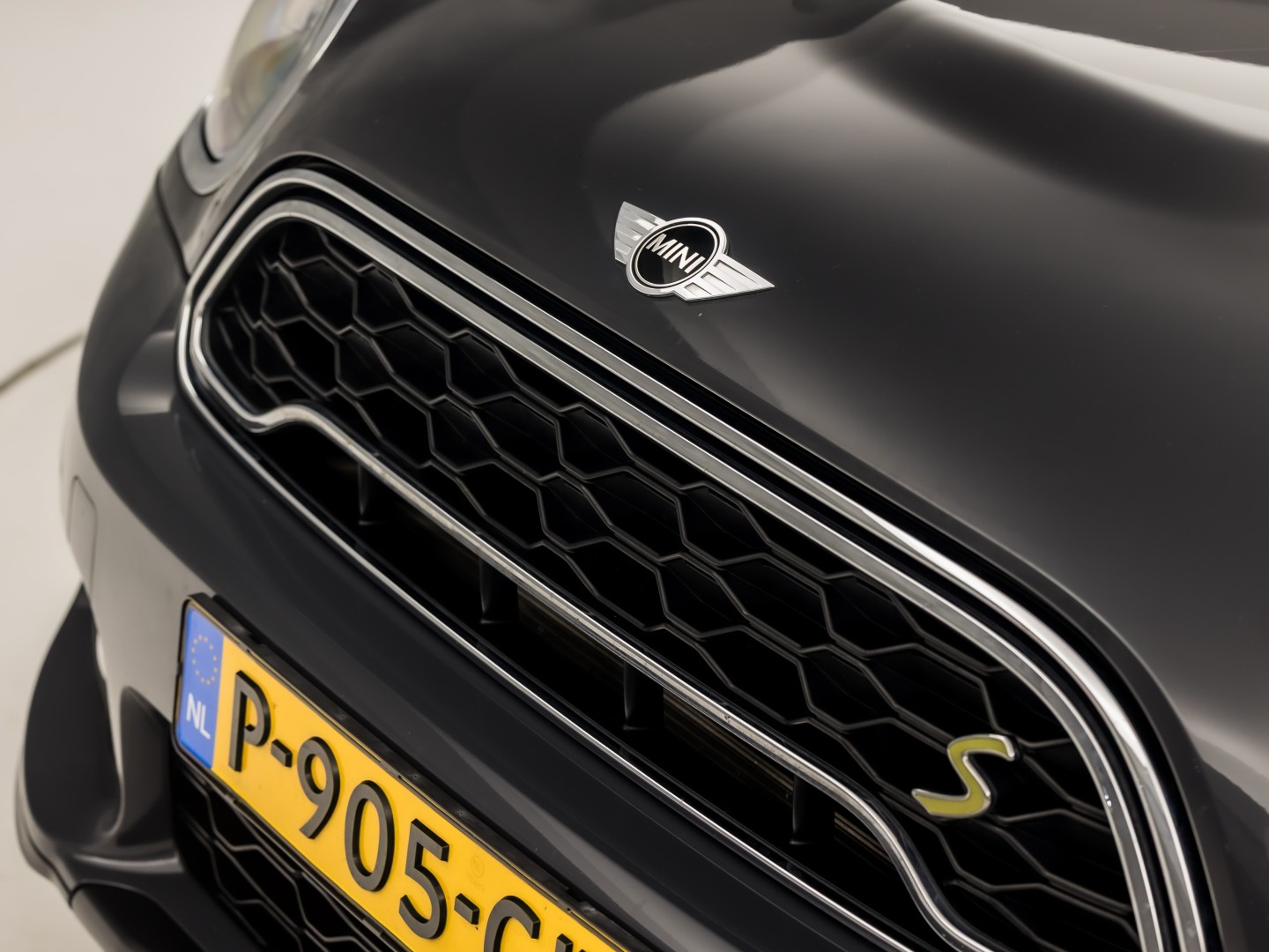 MINI Countryman 1.5 Cooper SE ALL4 Chili 225Pk Automaat (APPLE CARPLAY, GROOT NAVI, LEDER, STOELVERWARMING, SPORTSTOELEN, GETINT GLAS, ADAPTIVE CRUISE, NIEUWSTAAT)