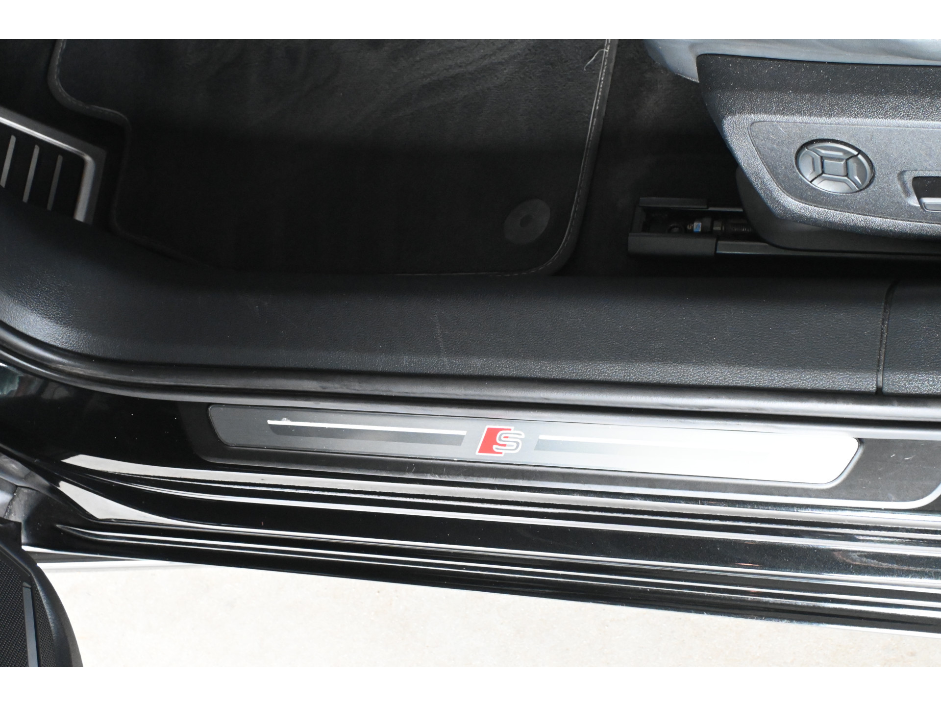 Audi A6 Avant 50 TDI quattro Design S-Line Maxton pakket Pano Matrix LED Luchtvering Virtual Head-Up 21 inch VOLL Rijklaarprijs! Inruil Mogelijk!