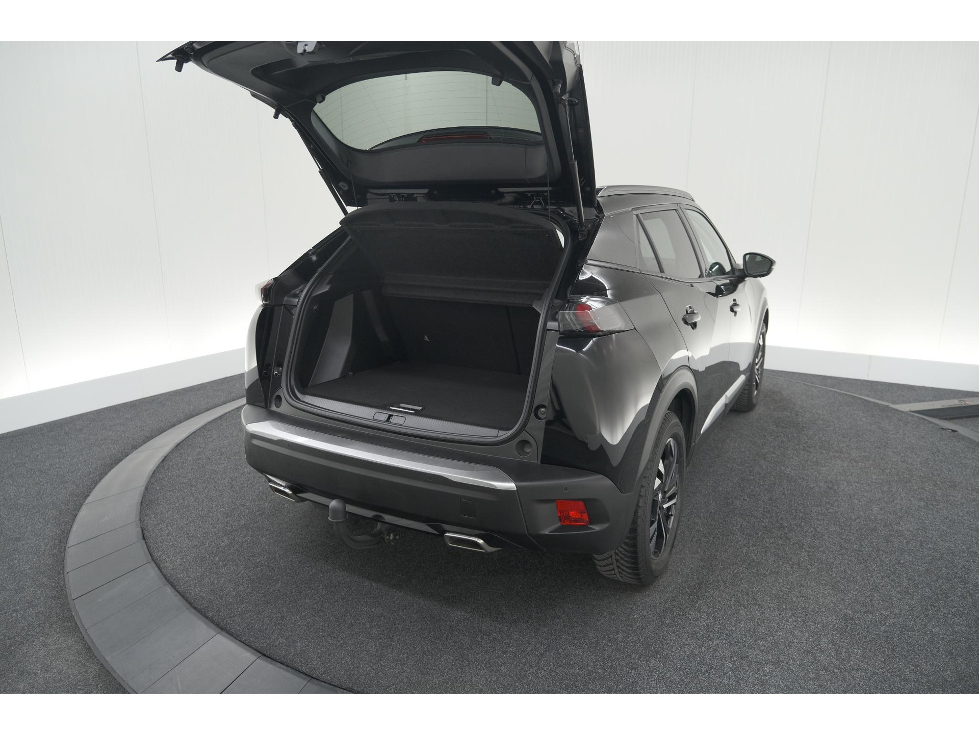 Peugeot 2008 PureTech 130 EAT8 Allure | Trekhaak | Camera | Navigatie | Apple Carplay