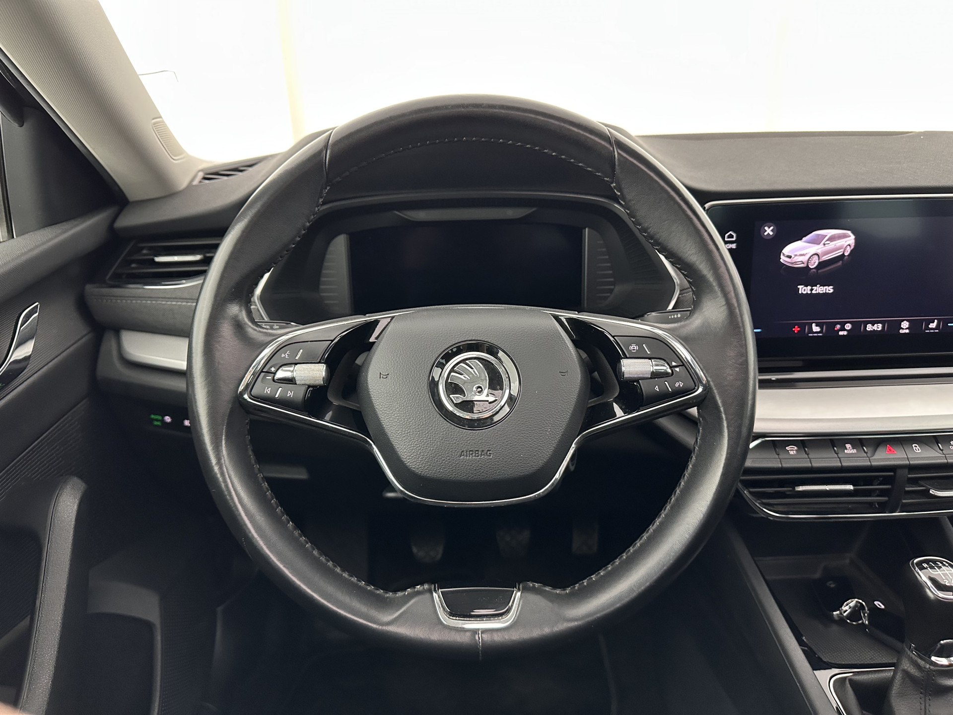 ŠKODA Octavia Combi 1.0 TSI Style (INCL-BTW) *PANO | FULL-LED | LANE-ASSIST | DIGI-COCKPIT | HEATED-COMFORTSEATS | NAVI-FULLMAP | PRIVACYGLASS | KEYLESS | DAB | ECC | PDC | CRUISE | TOWBAR | 18''ALU*