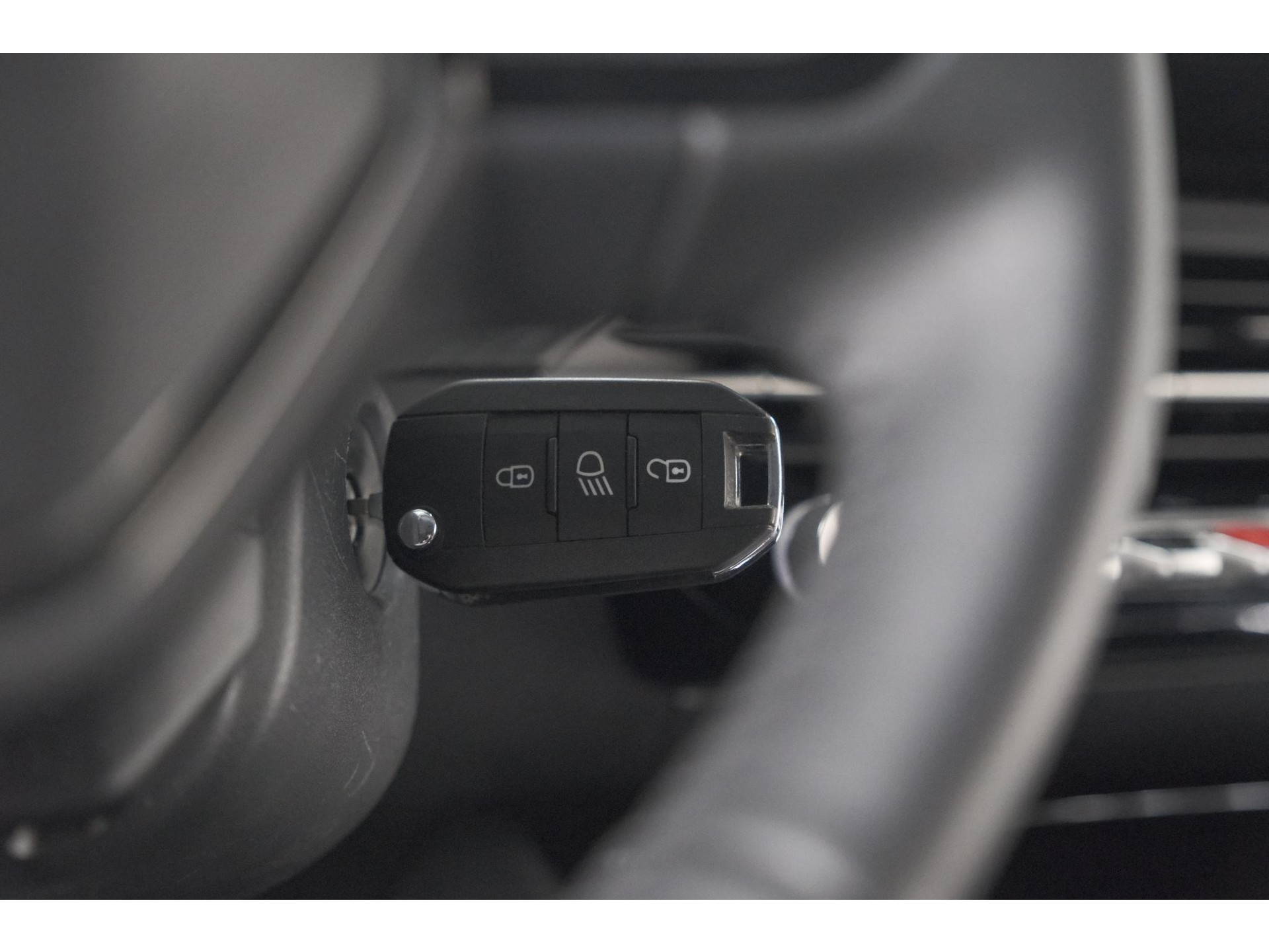 Peugeot 208 PureTech 100 Allure | Apple Carplay | Parkeersensoren | Climate Control