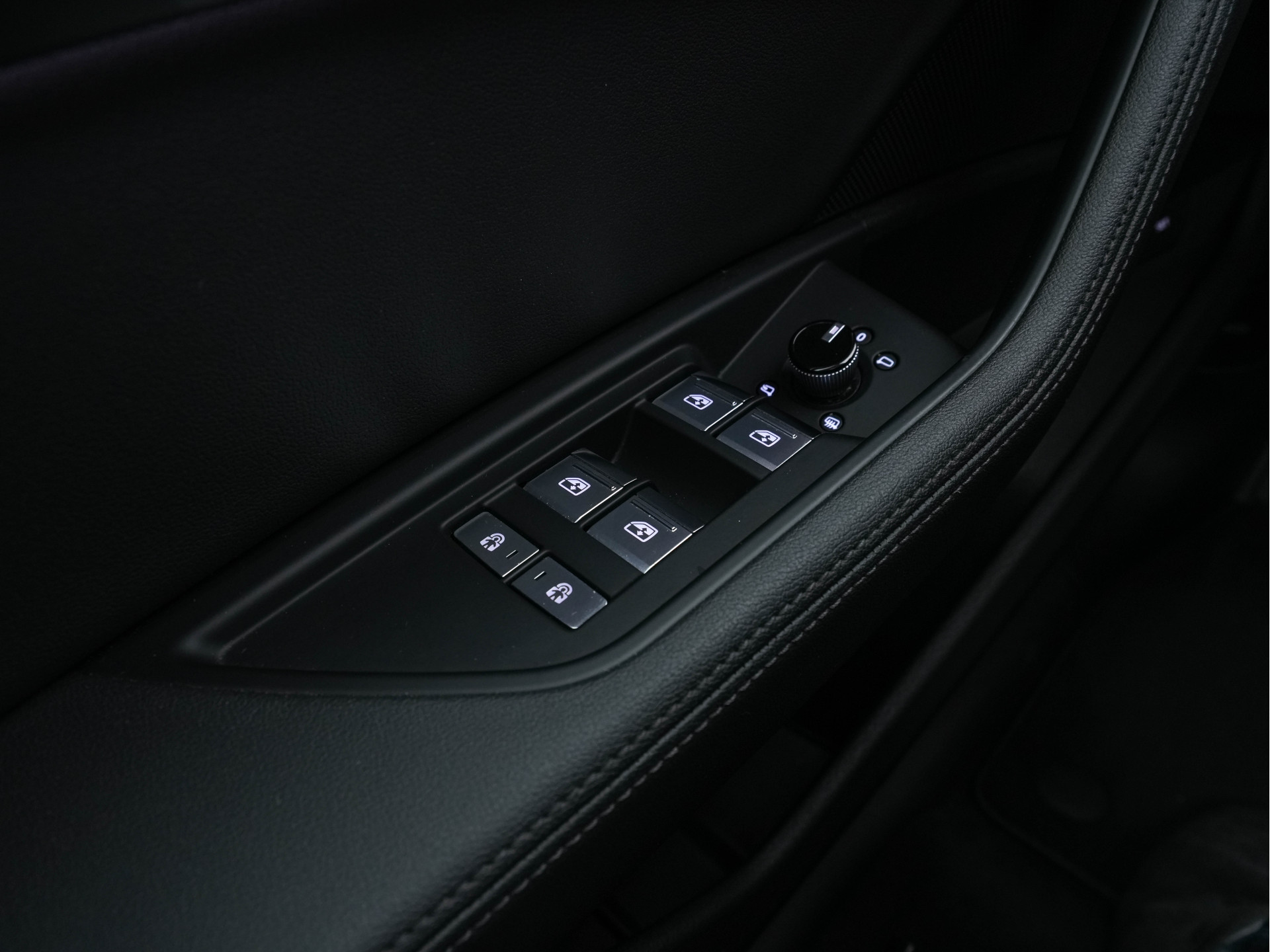 Audi e-tron 50 Quattro Advanced Launch-Edition-Plus [ 3-Fase ] (INCL-BTW) *PANO | DIGI-COCKPIT | LUXURY-LEATHER | FULL-LED | MEMORY-PACK |  KEYLESS | NAVI-FULLMAP | TOWBAR | SHIFT-PADDLES | COMFORT-SEATS | 20"ALU*