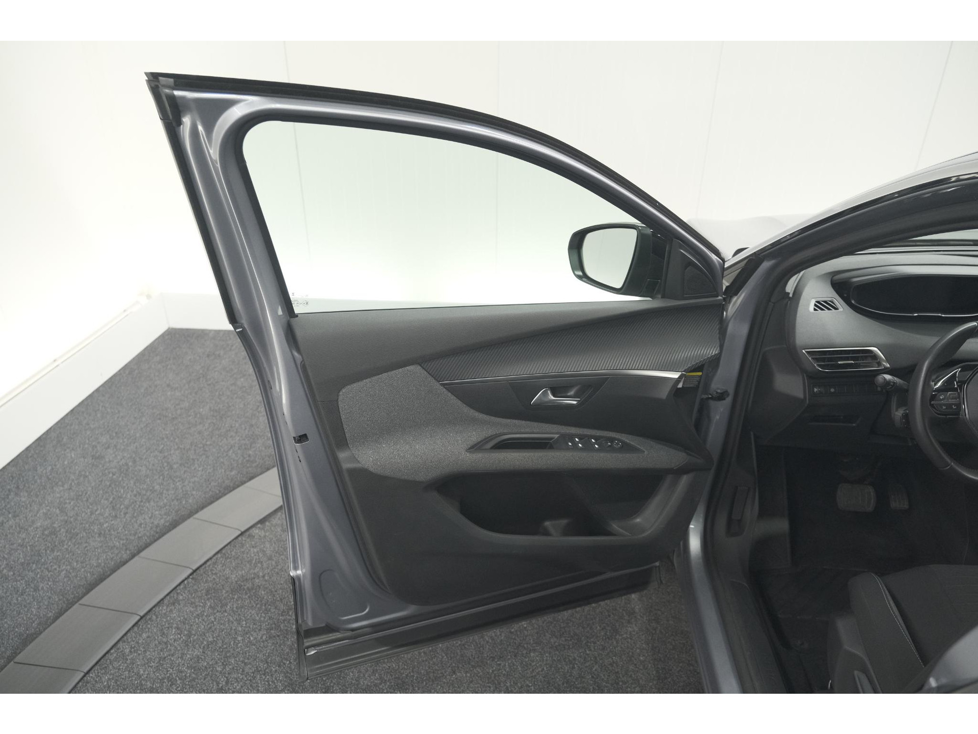 Peugeot 5008 PureTech 130 EAT8 Active Pack | 7 Zitplaatsen | Camera | Apple Carplay | Parkeersensoren