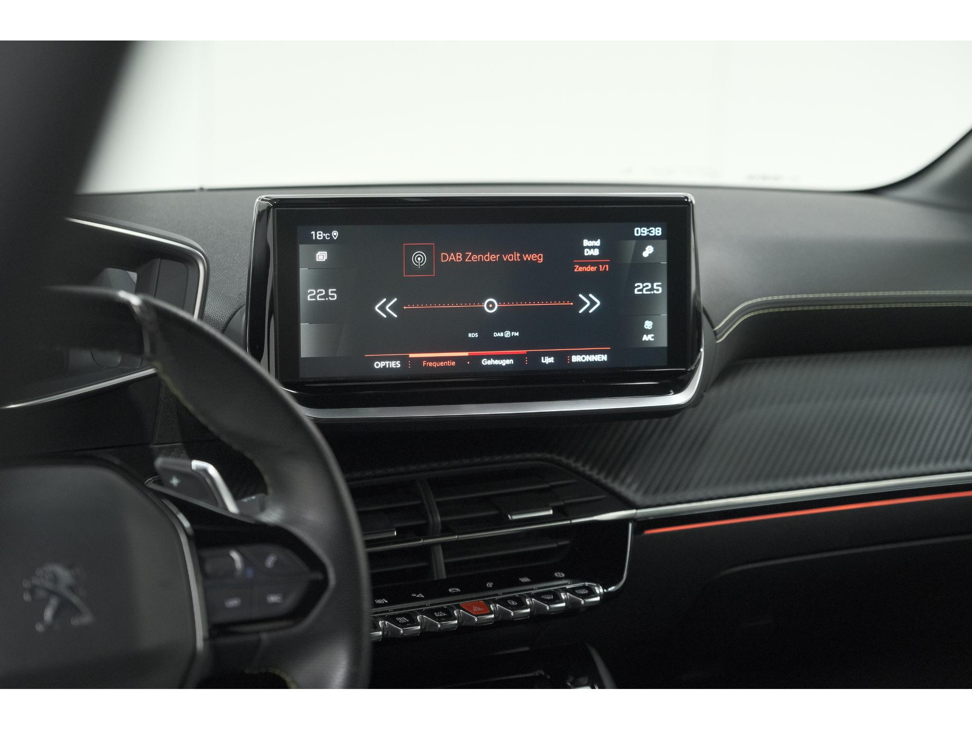 Peugeot 208 PureTech 100 EAT8 GT | Camera | Dodehoekdetectie | Navigatie | Apple Carplay