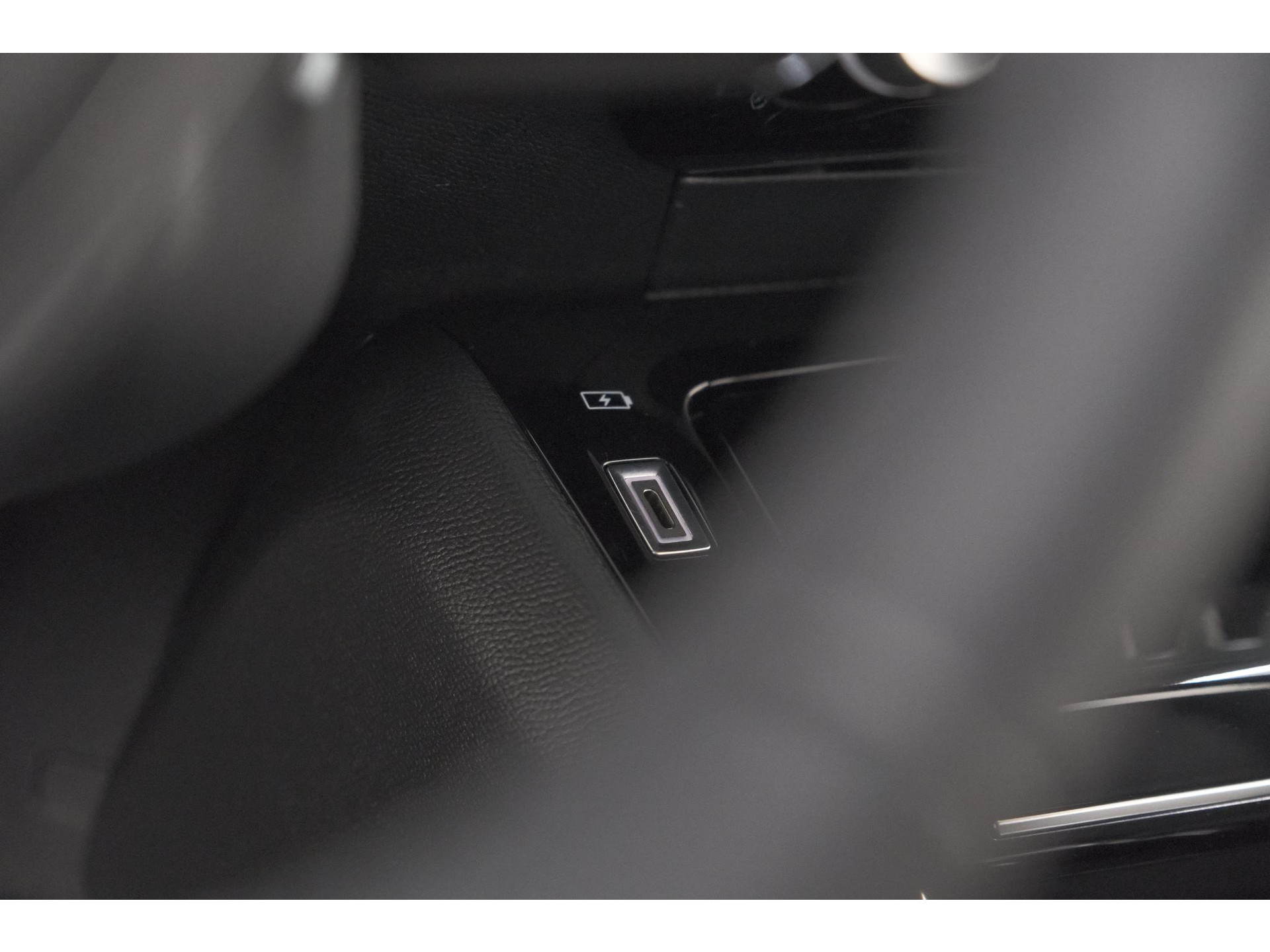 Peugeot 208 1.2 Hybrid 110 e-DCS6 Allure | Apple Carplay | Parkeersensoren Voor + Achter | Climate Control